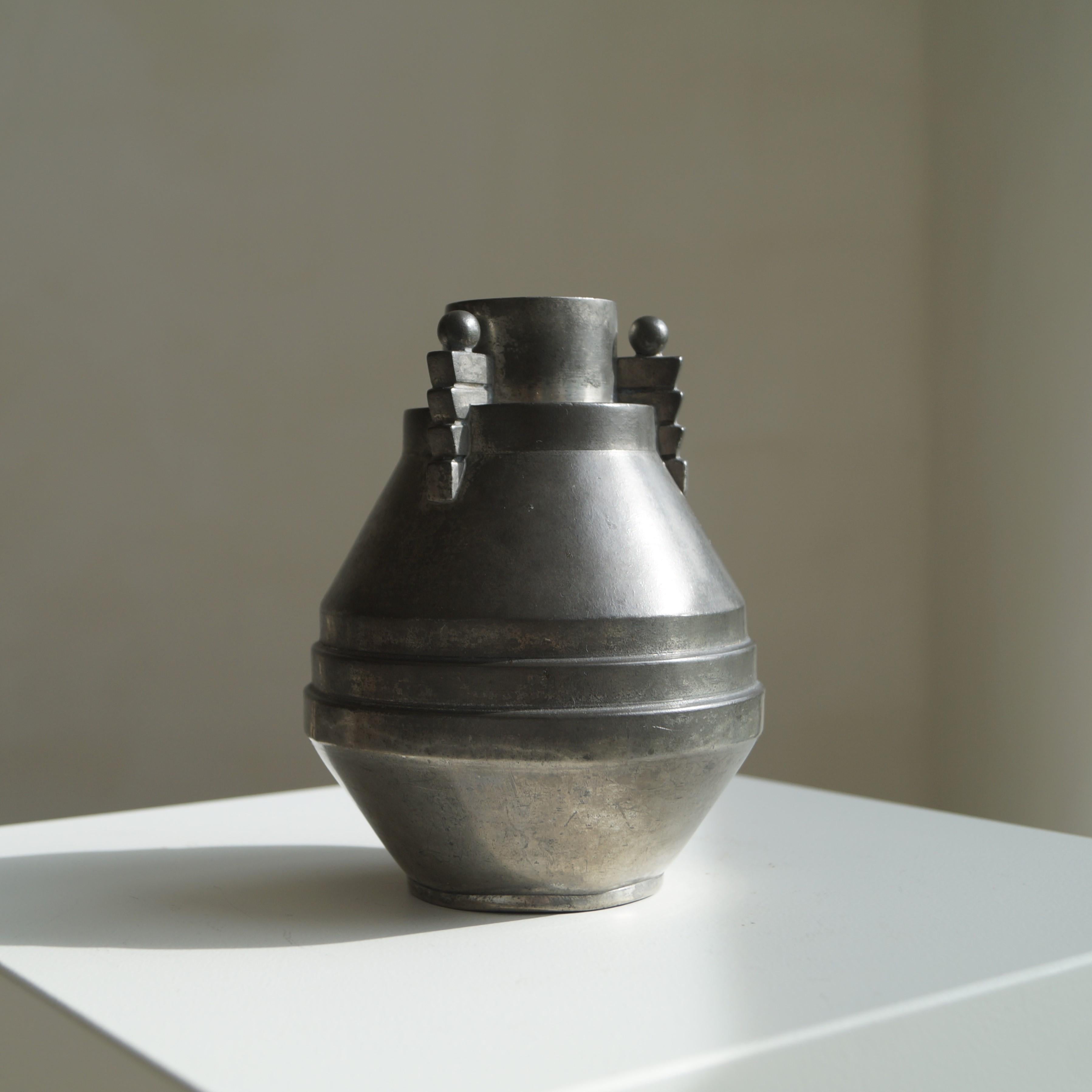 Dutch Art Deco Amsterdam School vase by Daalderop, 1920s In Good Condition In EVERDINGEN, NL