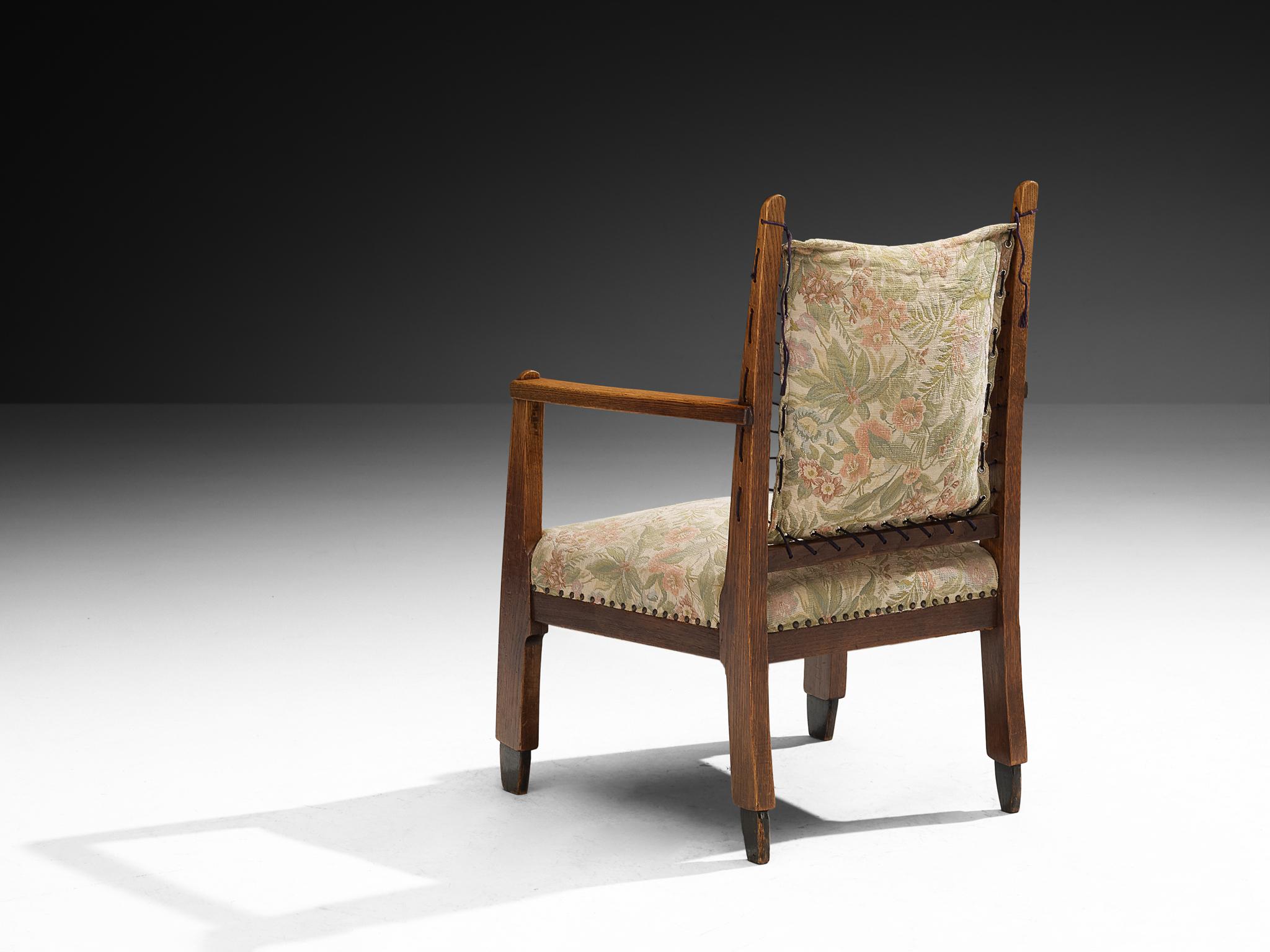 Sillón Art Decó holandés de roble macizo y encaje mediados del siglo XX en venta