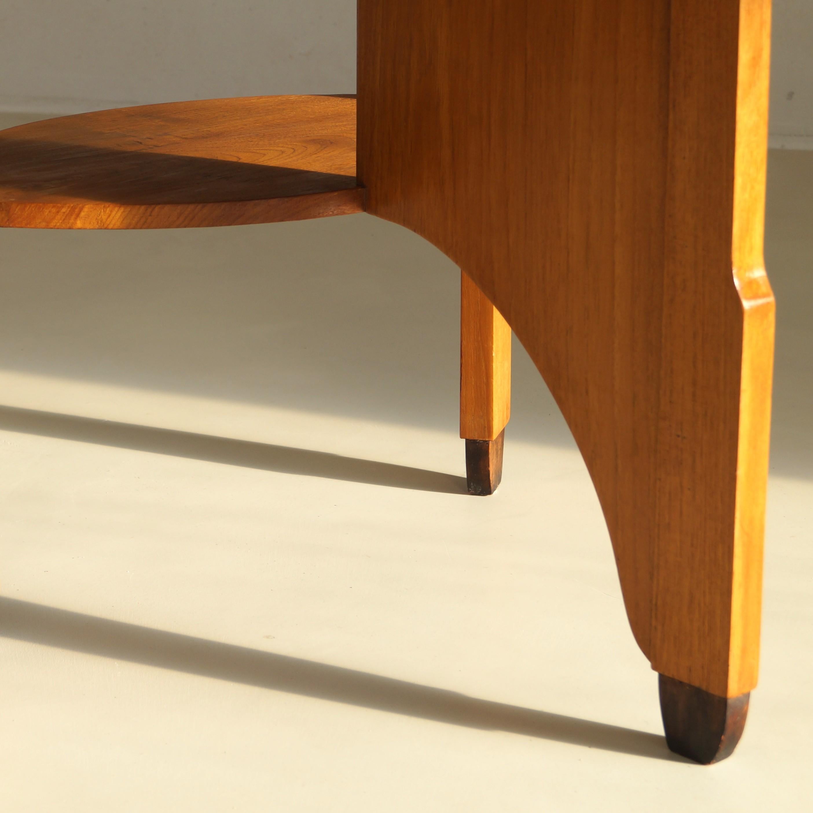 Table d'appoint asymétrique Art déco hollandais, style école d'Amsterdam, vers 1925 en vente 11