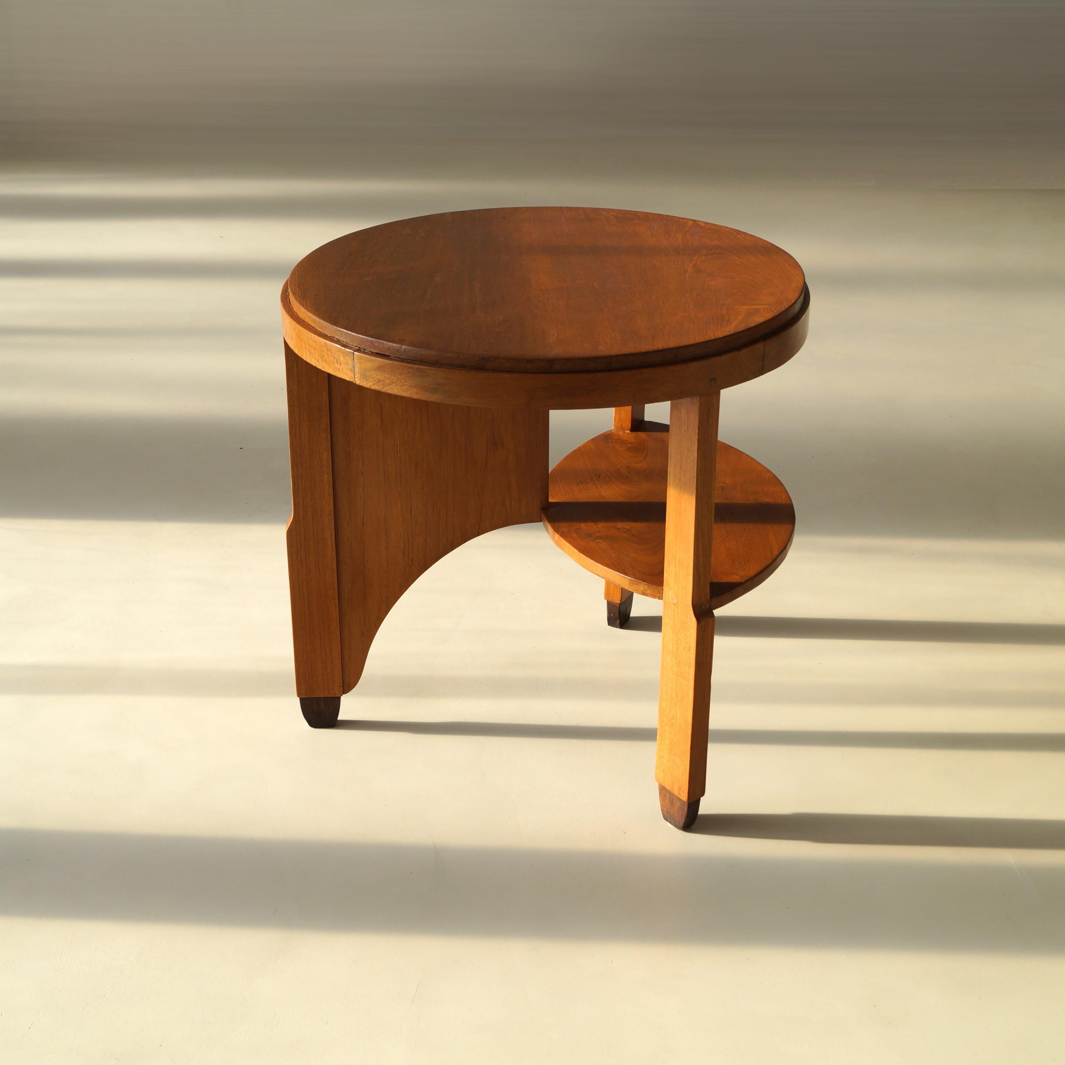 Indonésien Table d'appoint asymétrique Art déco hollandais, style école d'Amsterdam, vers 1925 en vente