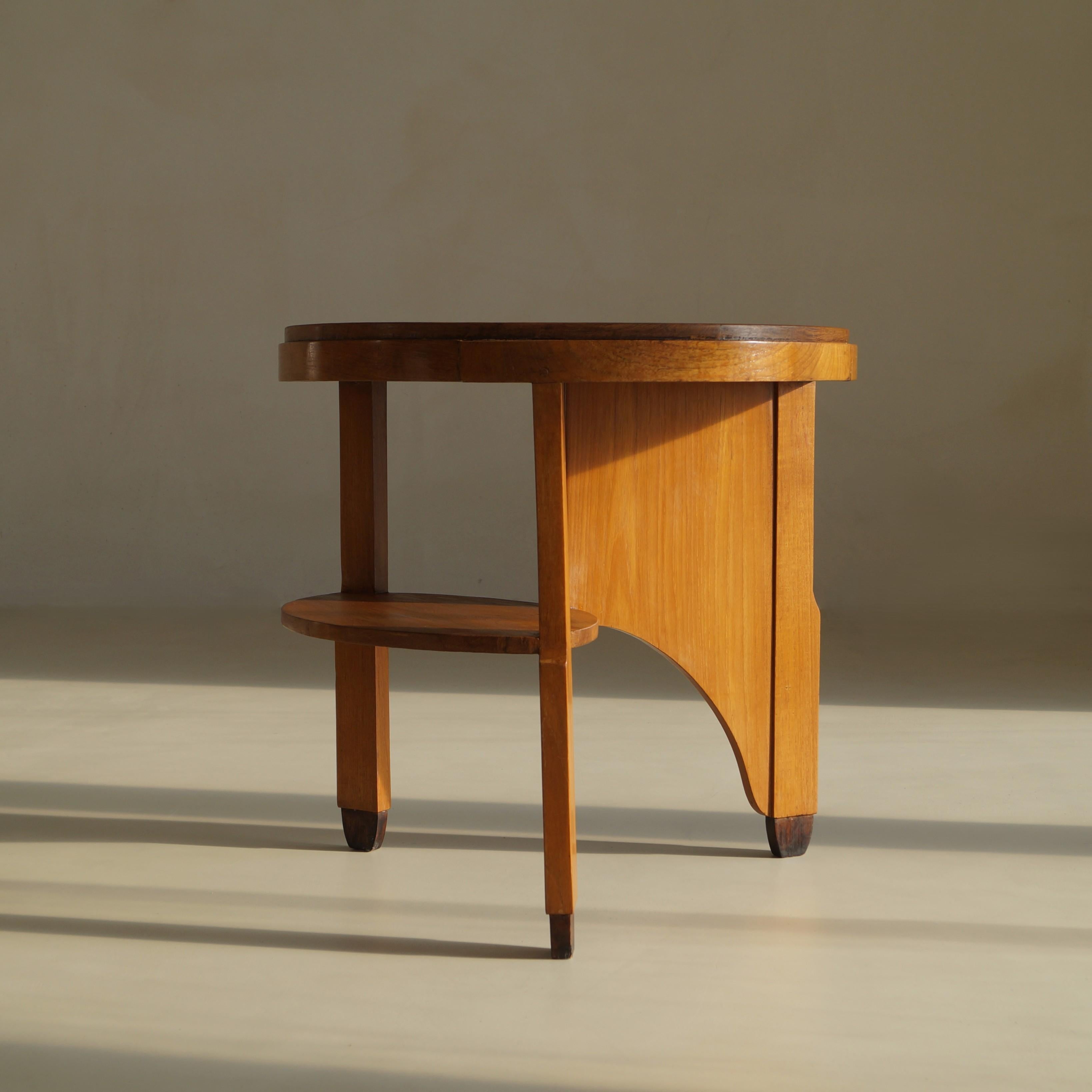 Table d'appoint asymétrique Art déco hollandais, style école d'Amsterdam, vers 1925 en vente 2