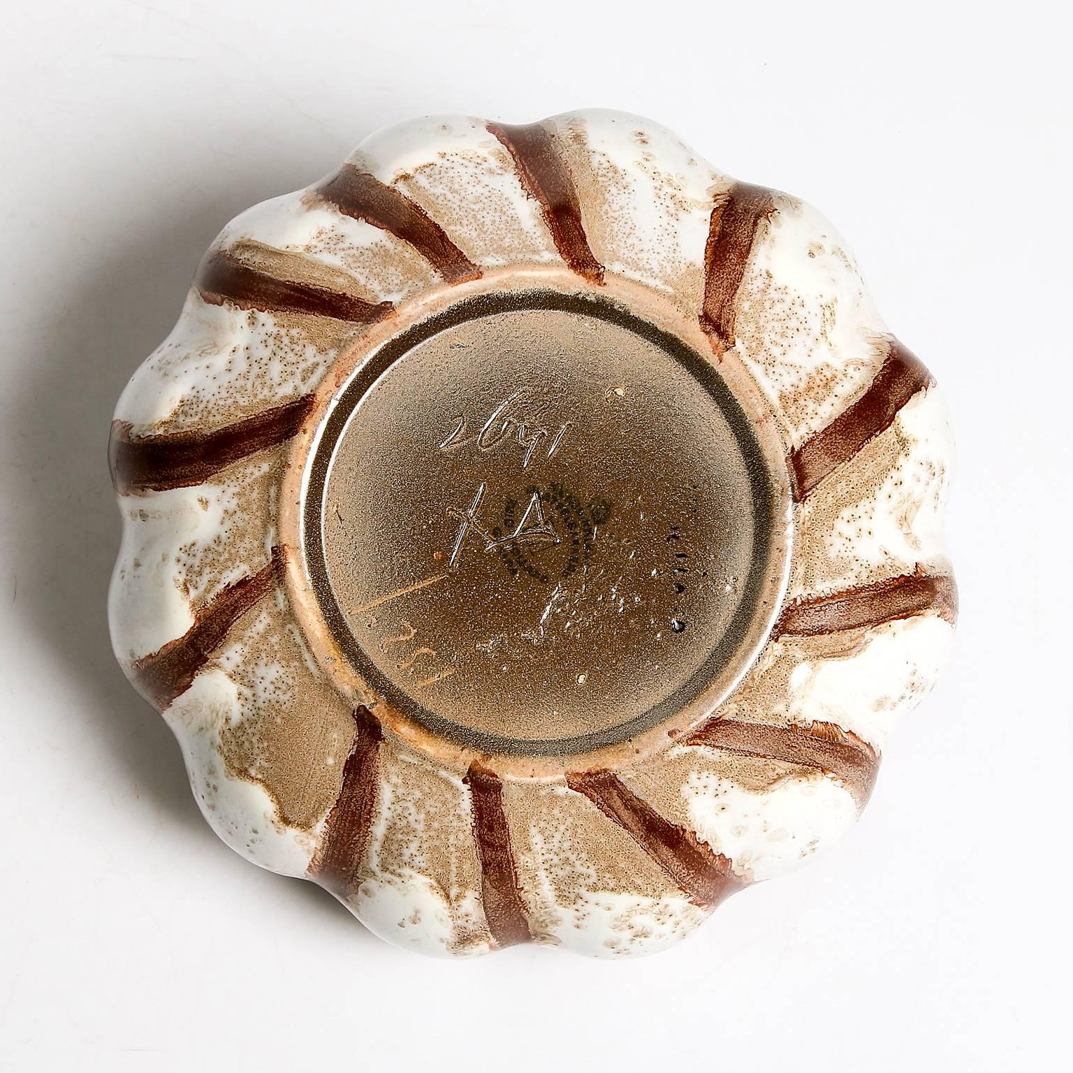 Vaso in ceramica Art Deco olandese di Gouda Plateelbakkerij In condizioni ottime in vendita a New York, NY