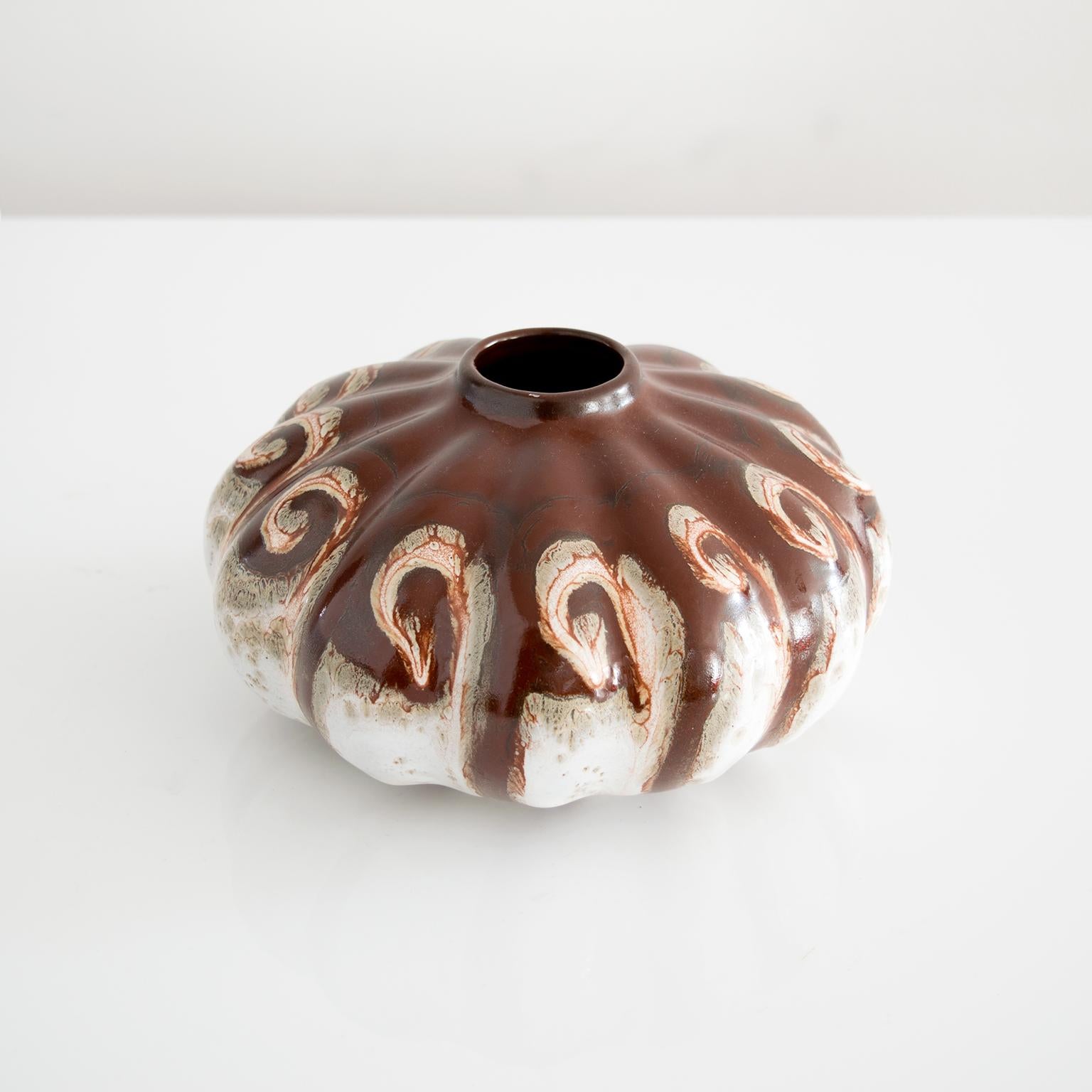 Dutch Art Deco Ceramic Vase by Gouda Plateelbakkerij In Excellent Condition For Sale In New York, NY