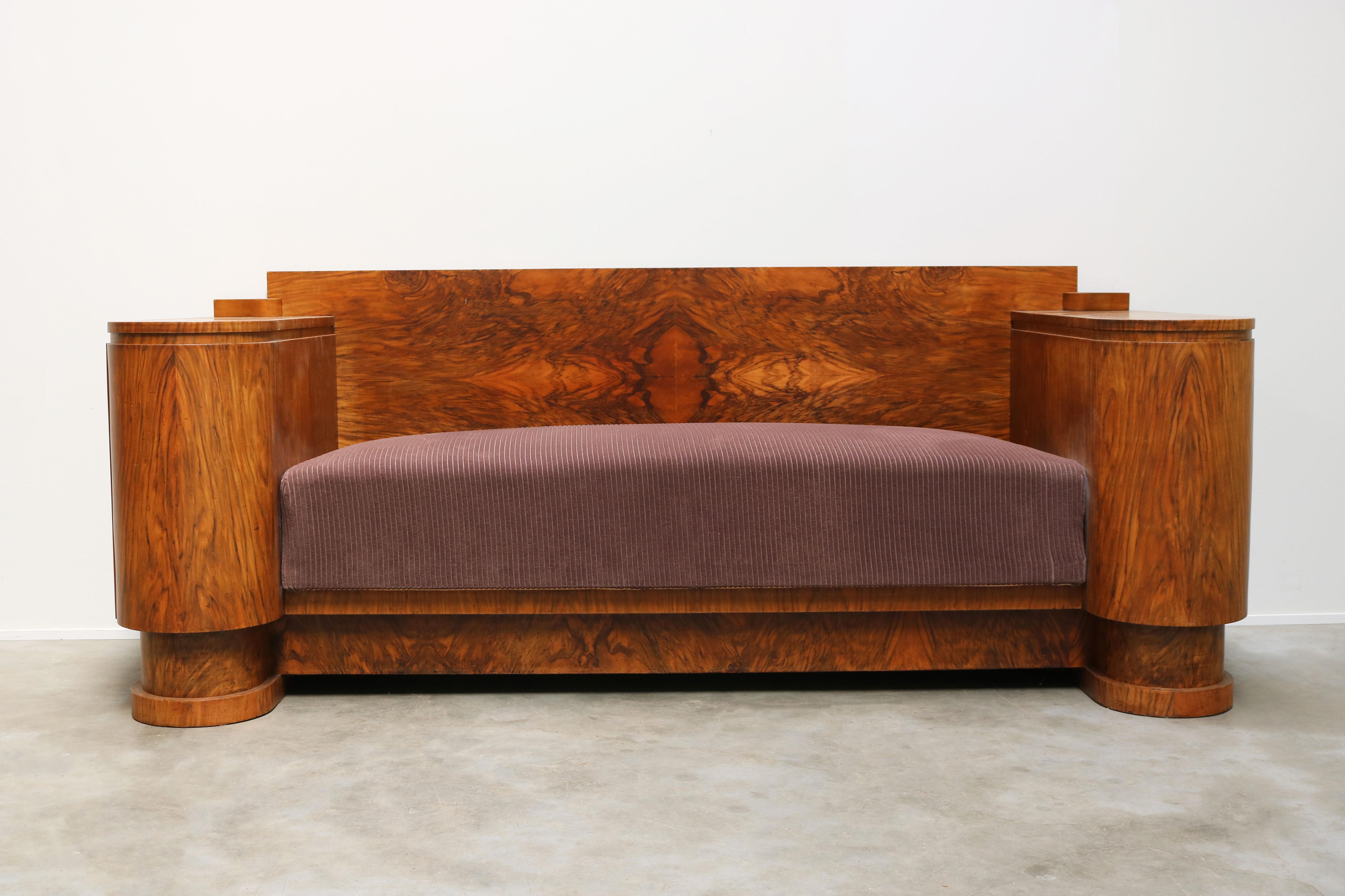Niederländisches Sofa im Art-Déco-Design von Pander aus Nussbaumholz und Wurzelholz mit Vitrinenschränken, 1930 (Art déco) im Angebot
