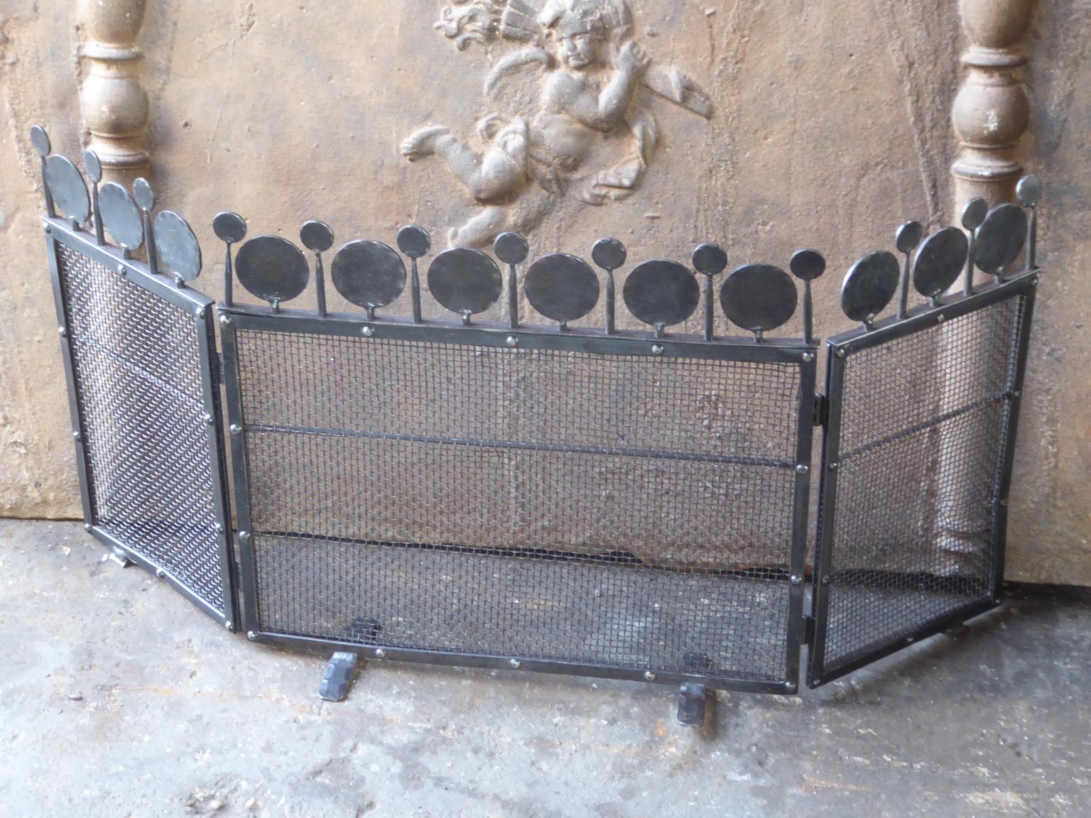 Small Dutch Art Deco Fireplace Screen In Good Condition In Amerongen, NL