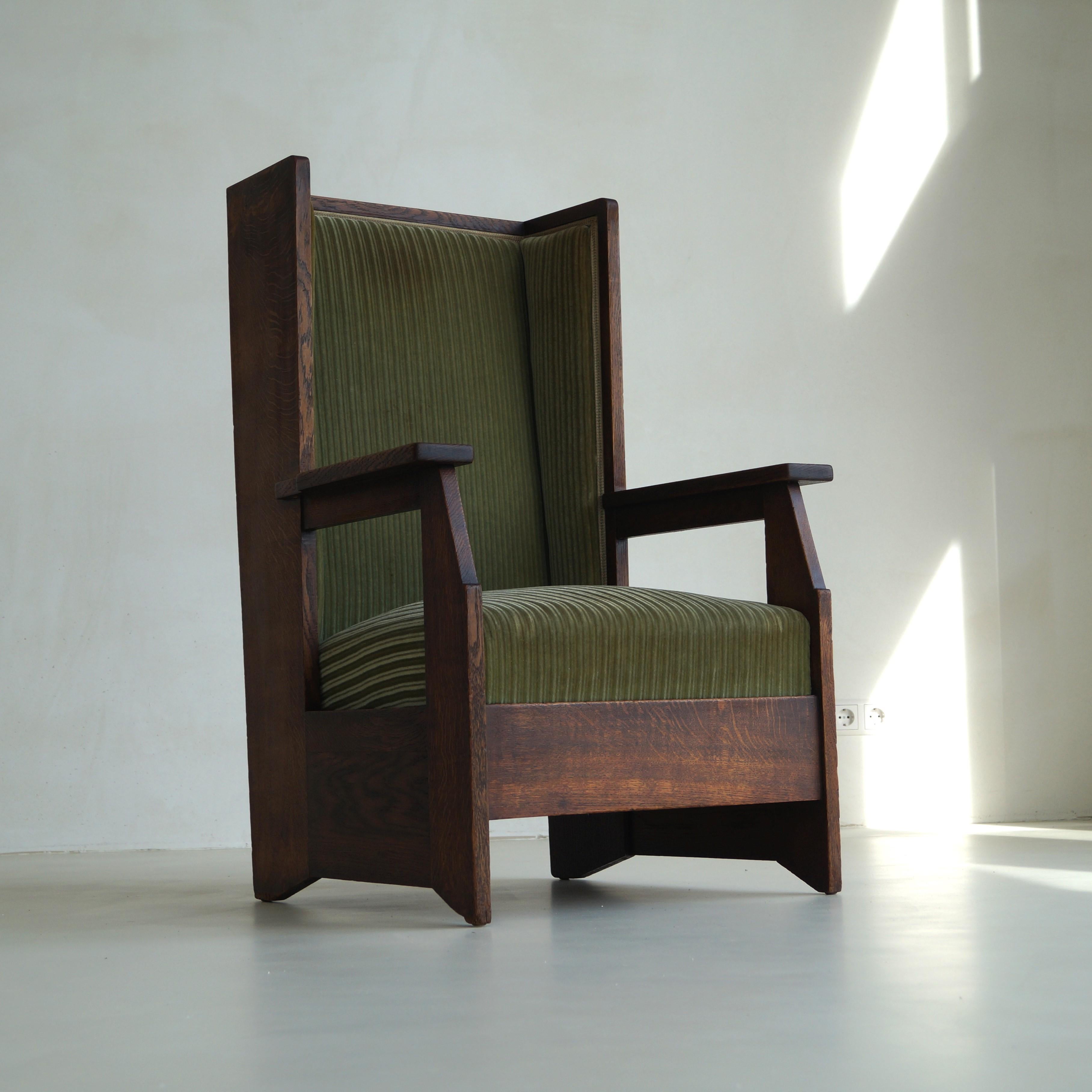 Very rare highback chair by Hendrik Wouda for Pander & sons, 1924. One of the signature designs by Hendrik Wouda, also depicted in the most referenced monographs about his life and work (picture included). The chair is very famous from the picture
