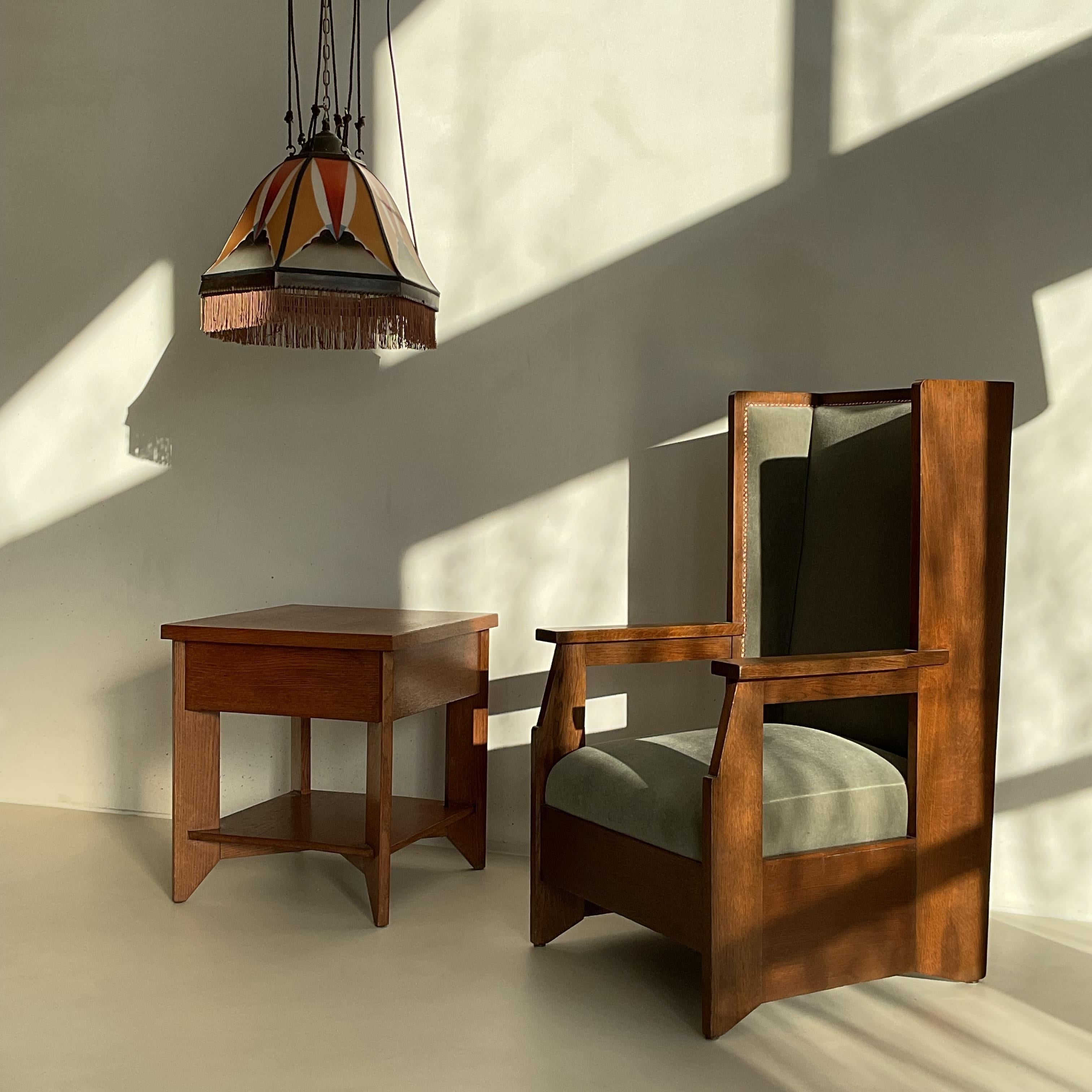Silla de respaldo alto muy rara de Hendrik Wouda para Pander & Sons, 1924. Uno de los diseños emblemáticos de Hendrik Wouda, también representado en la monografía más referenciada sobre su vida y obra (imagen incluida). La forma de la silla, con su