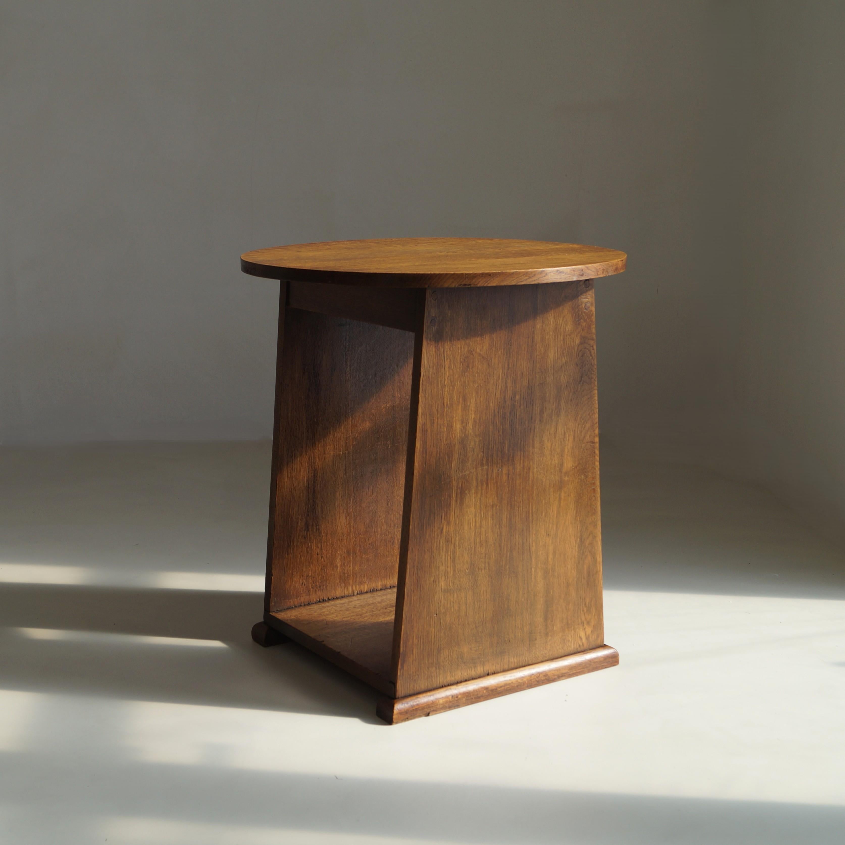 Niederländischer Art Deco Beistelltisch der Haagse Schule mit verjüngter Basis, 1920er Jahre im Angebot 7