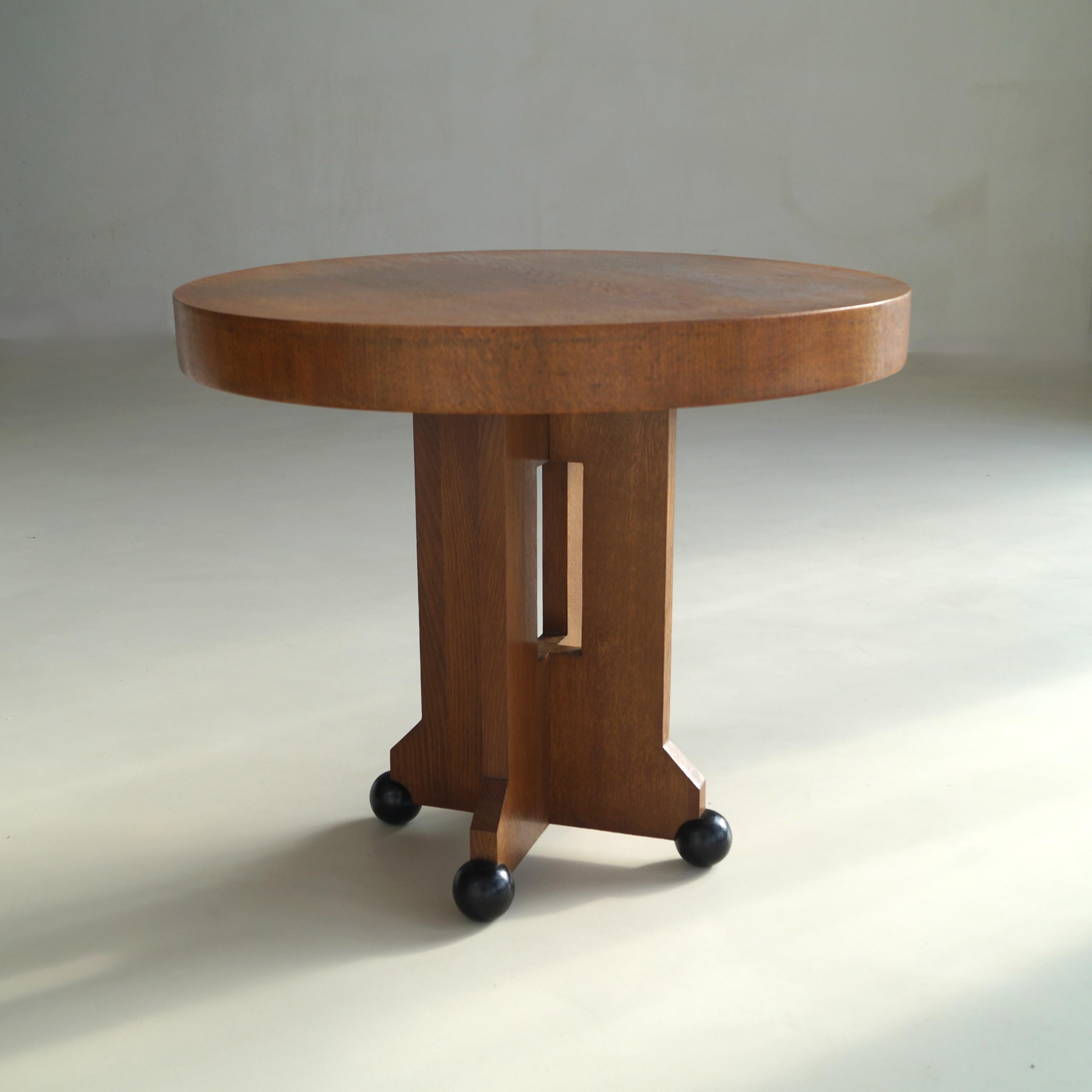 Dutch Art Deco modernist coffee table on ball feet, 1920s For Sale 4