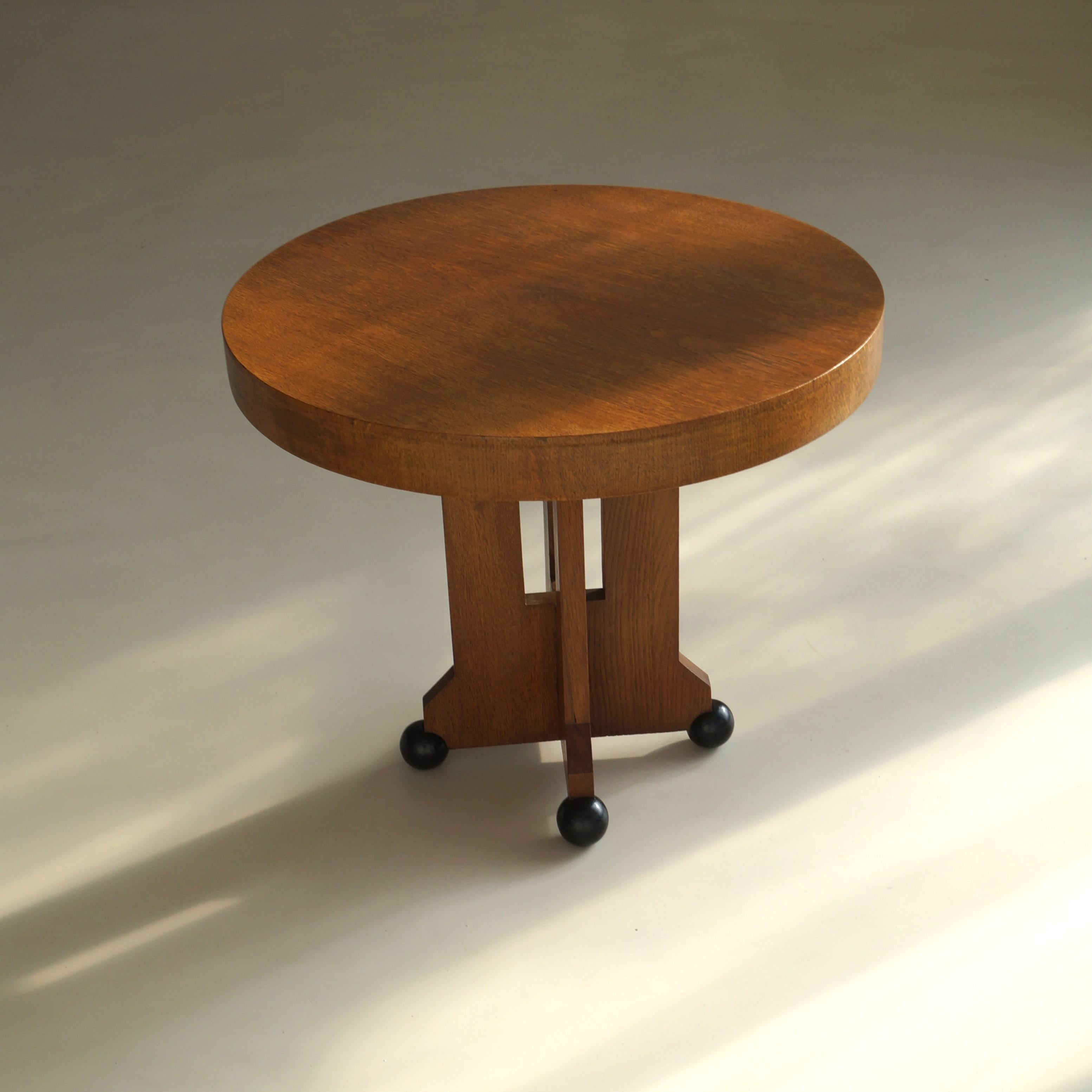 Dutch Art Deco modernist coffee table on ball feet, 1920s For Sale 5