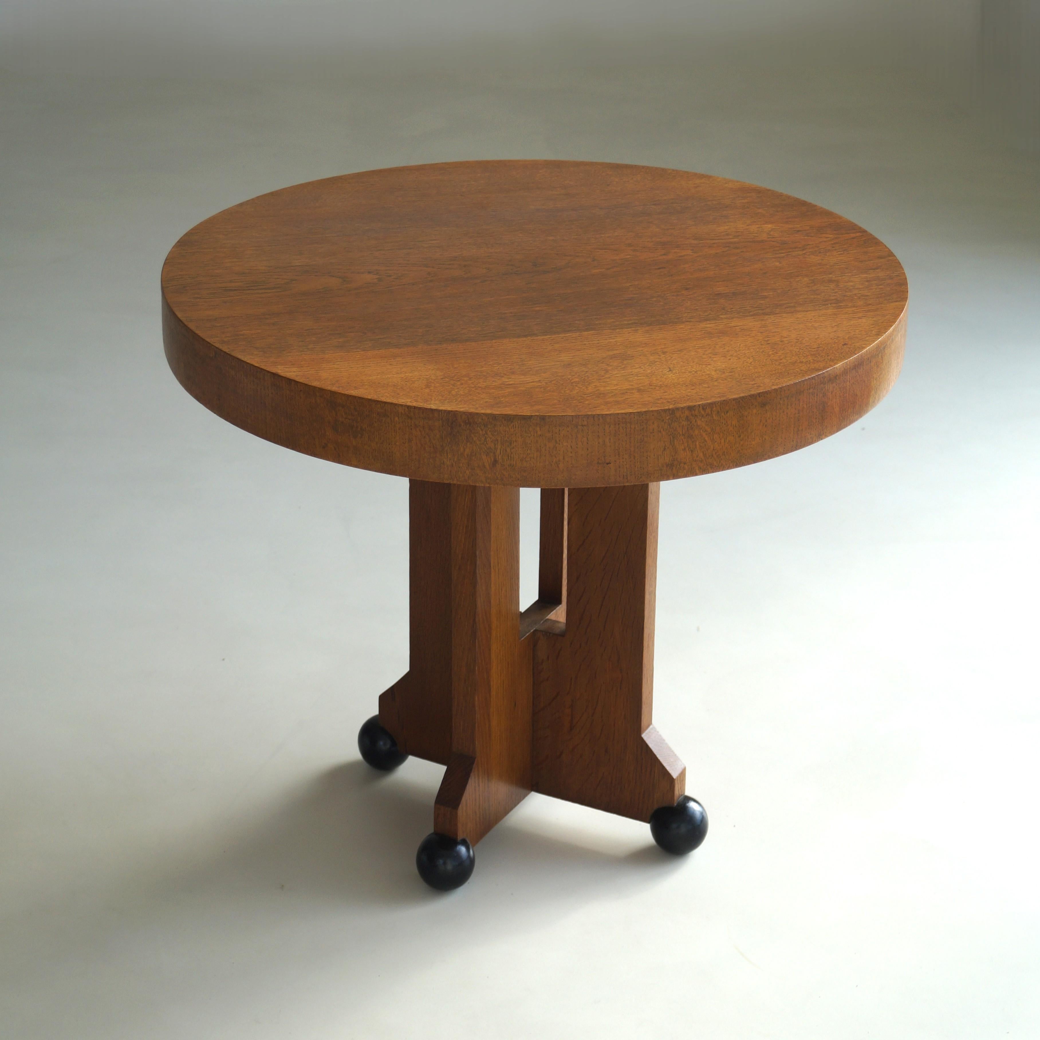Dutch Art Deco modernist coffee table on ball feet, 1920s For Sale 6