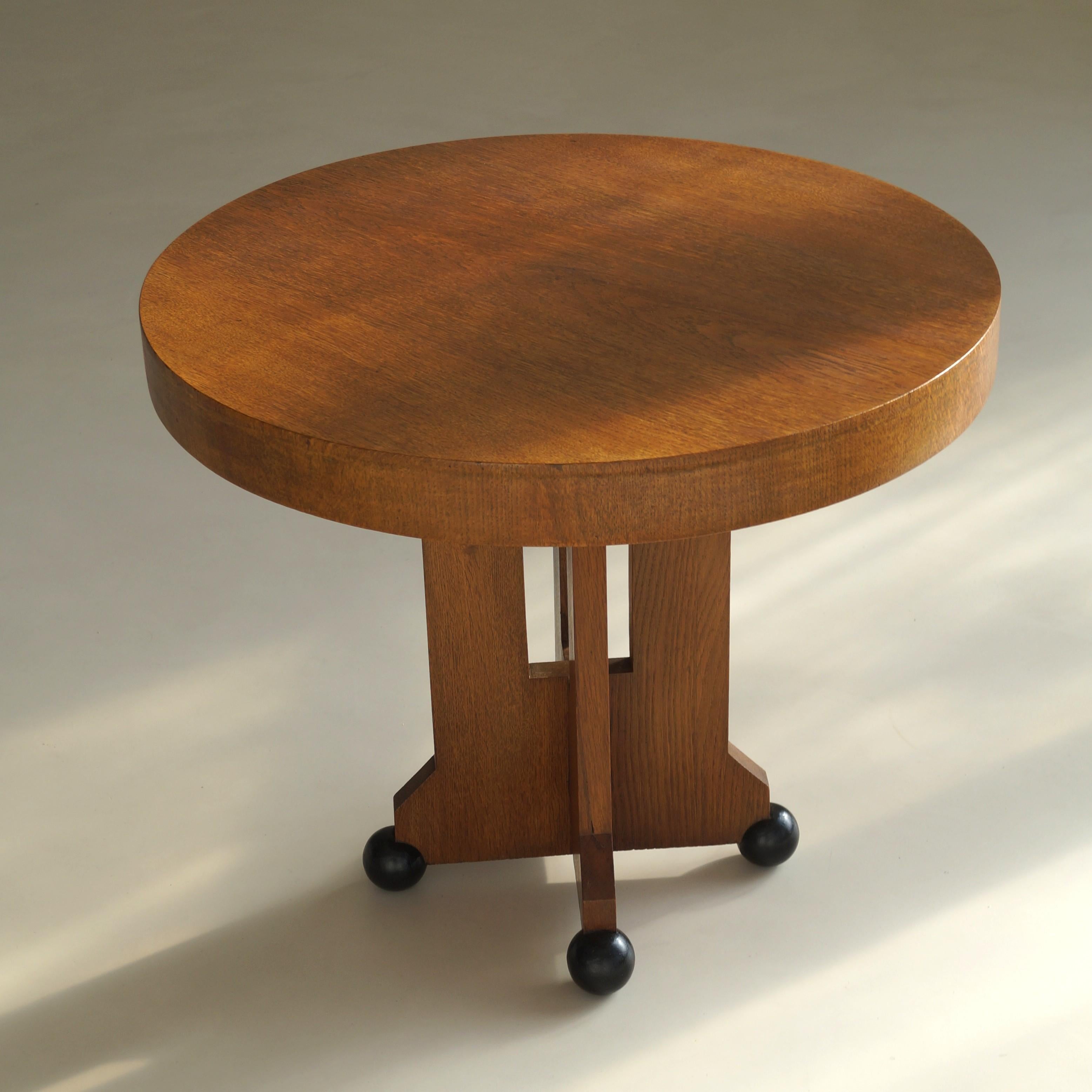 Dutch Art Deco modernist coffee table on ball feet, 1920s For Sale 7