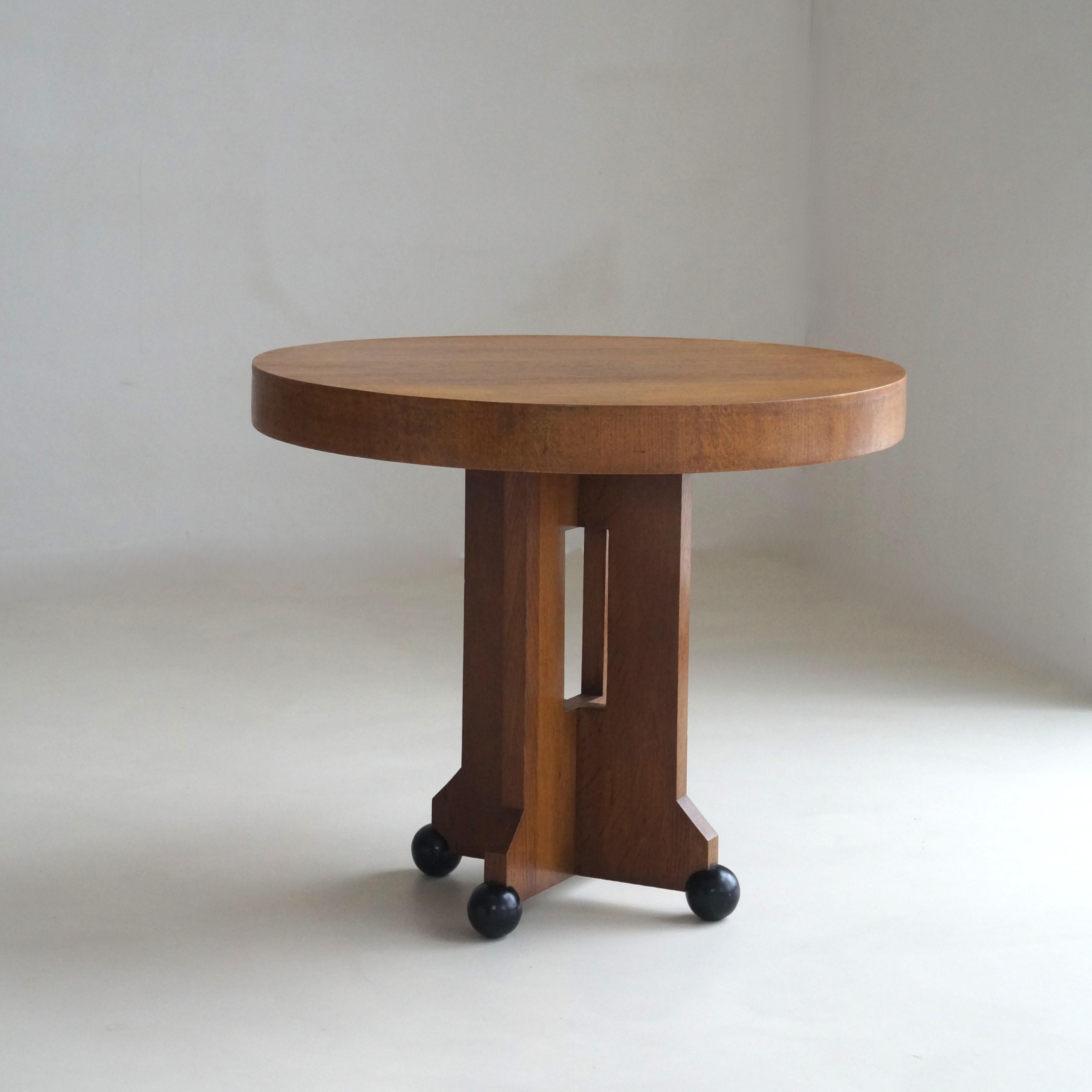Dutch Art Deco modernist coffee table on ball feet, 1920s For Sale 9