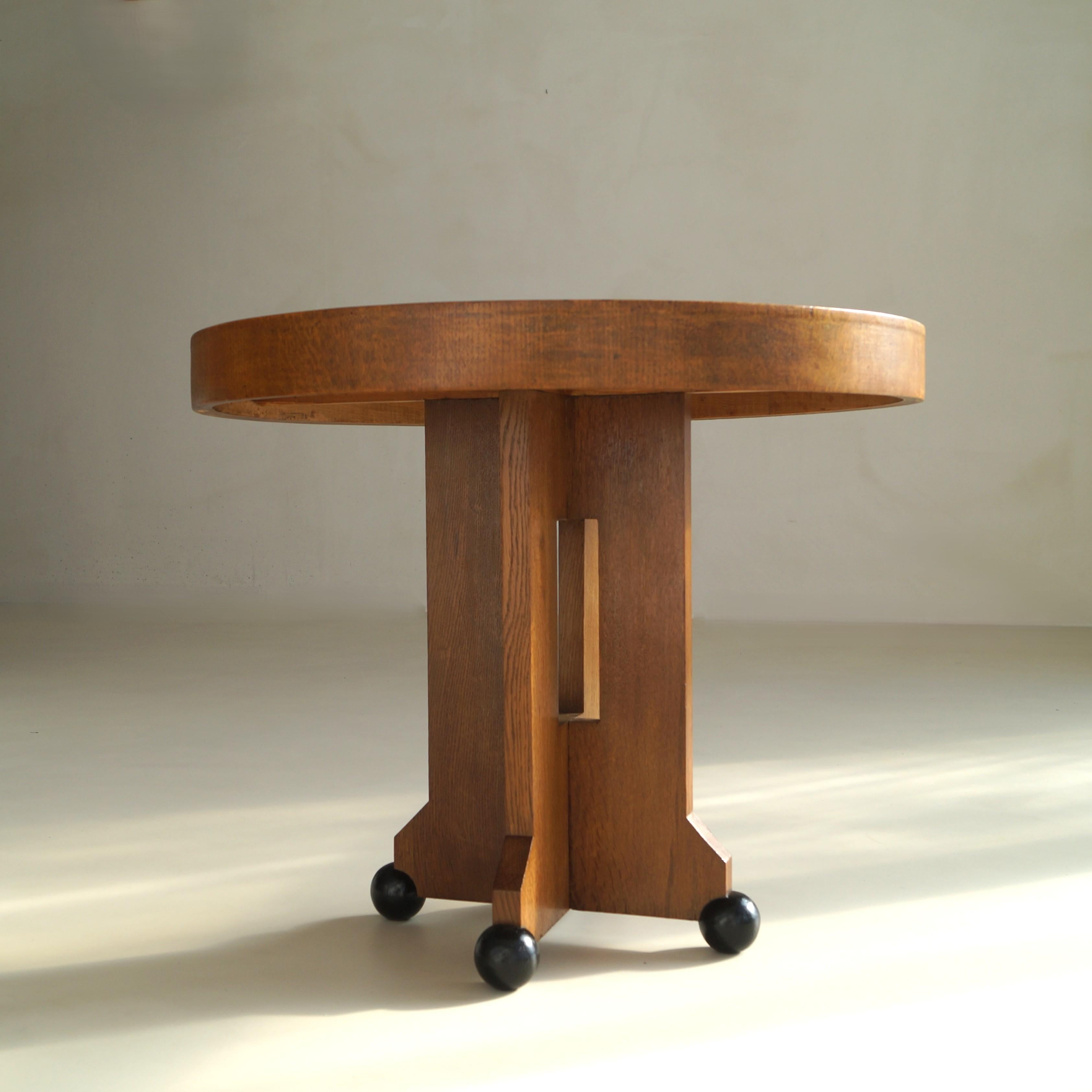 A beautiful example of Dutch modernist design - elegant and full of character. The table’s clean geometry give it a timeless, architectural feel, while the oversized ball feet add a playful, unexpected touch reminiscent of Cor Alons and Frits
