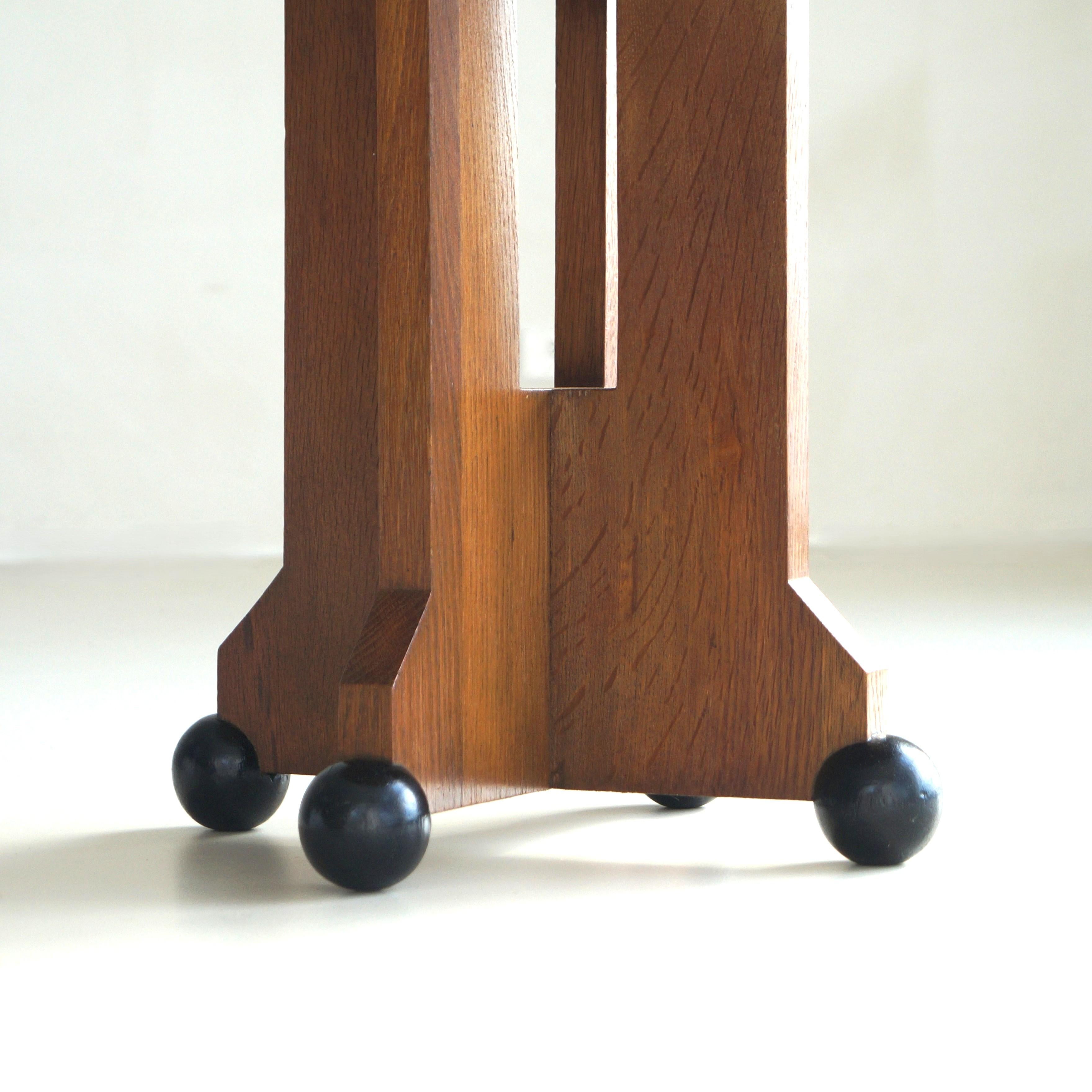 Dutch Art Deco modernist coffee table on ball feet, 1920s For Sale 1