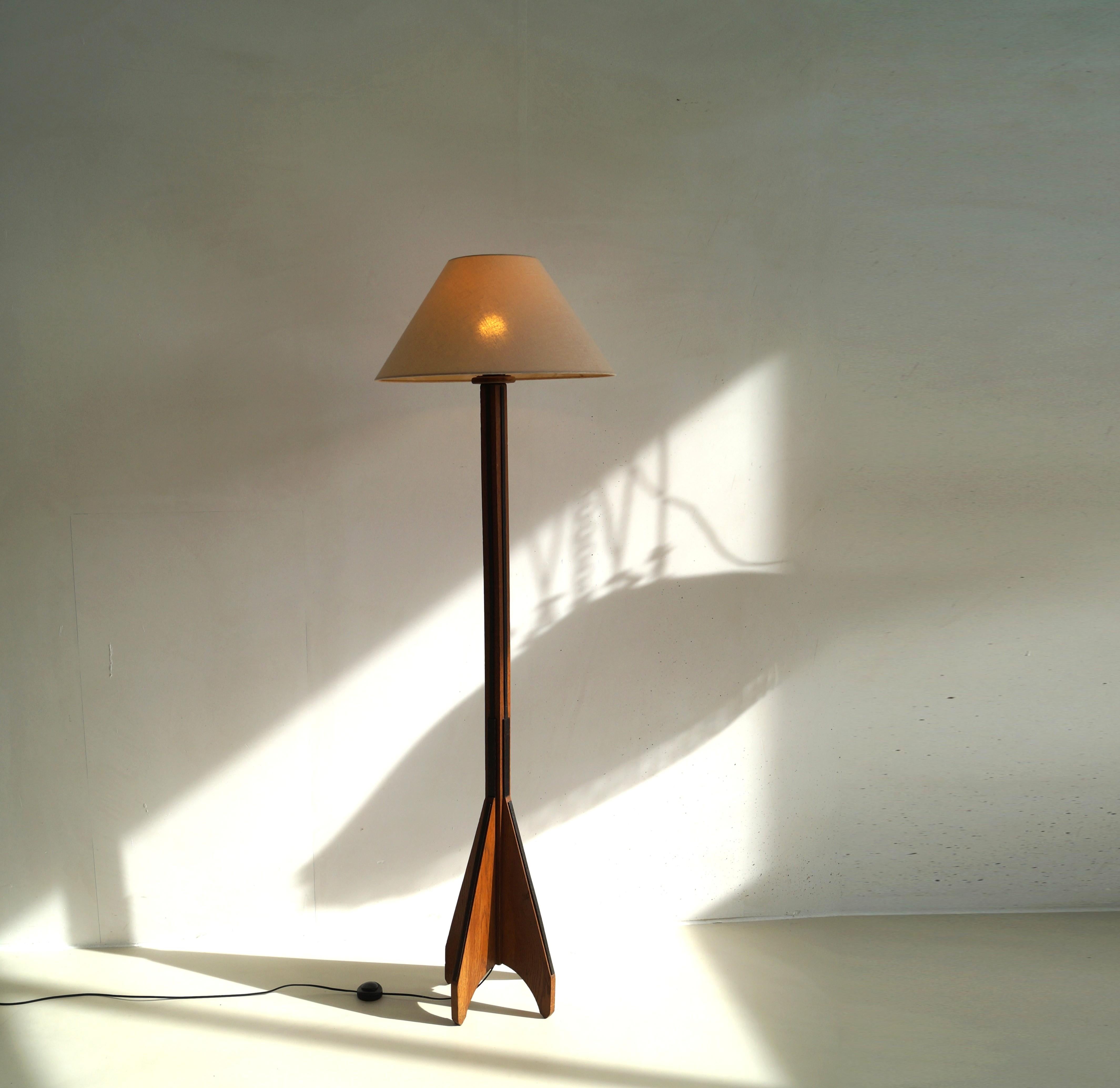 Intagliato Lampada da terra olandese in stile Art Déco modernista, anni '20