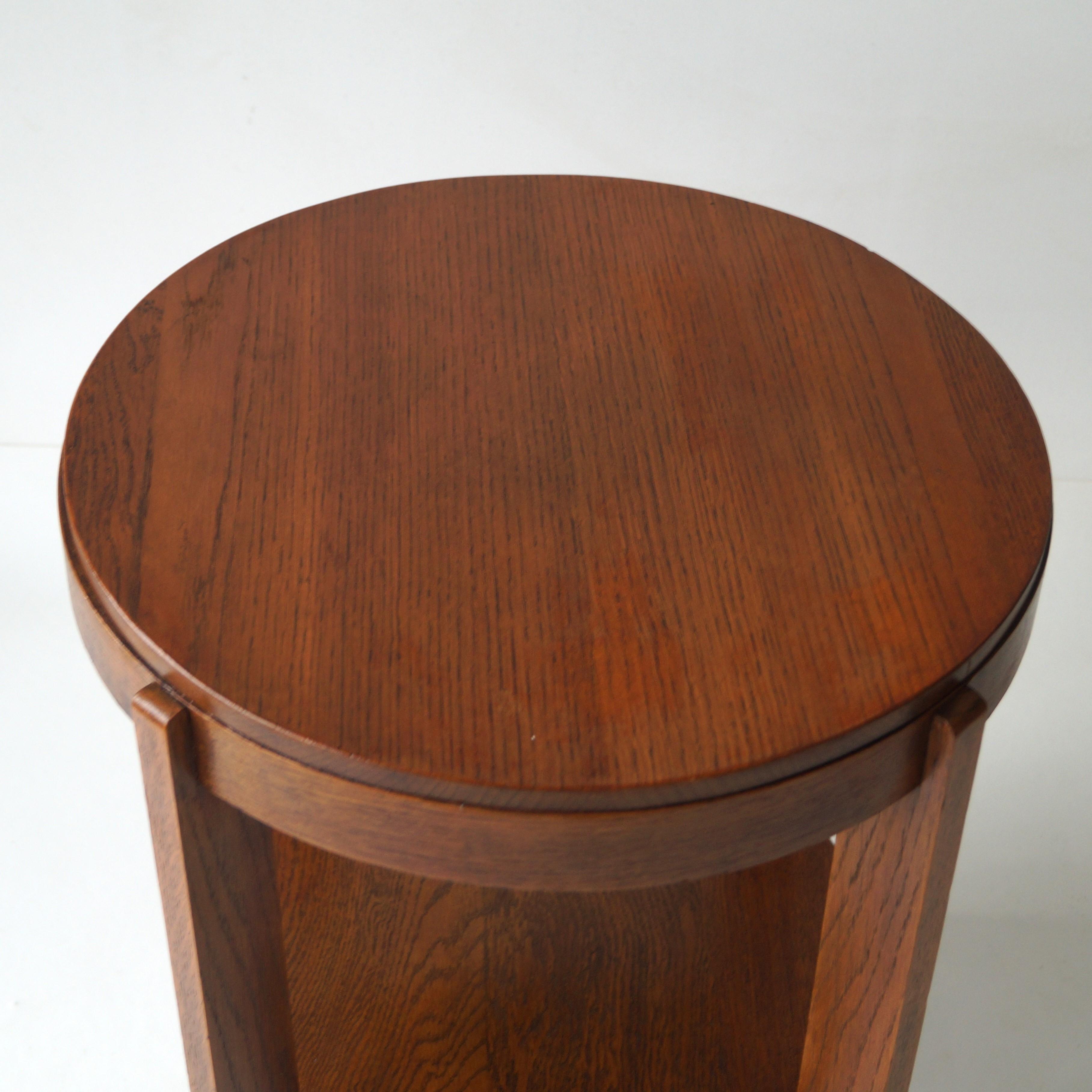 Dutch Art Deco Modernist occasional table in oak, 1920s 4