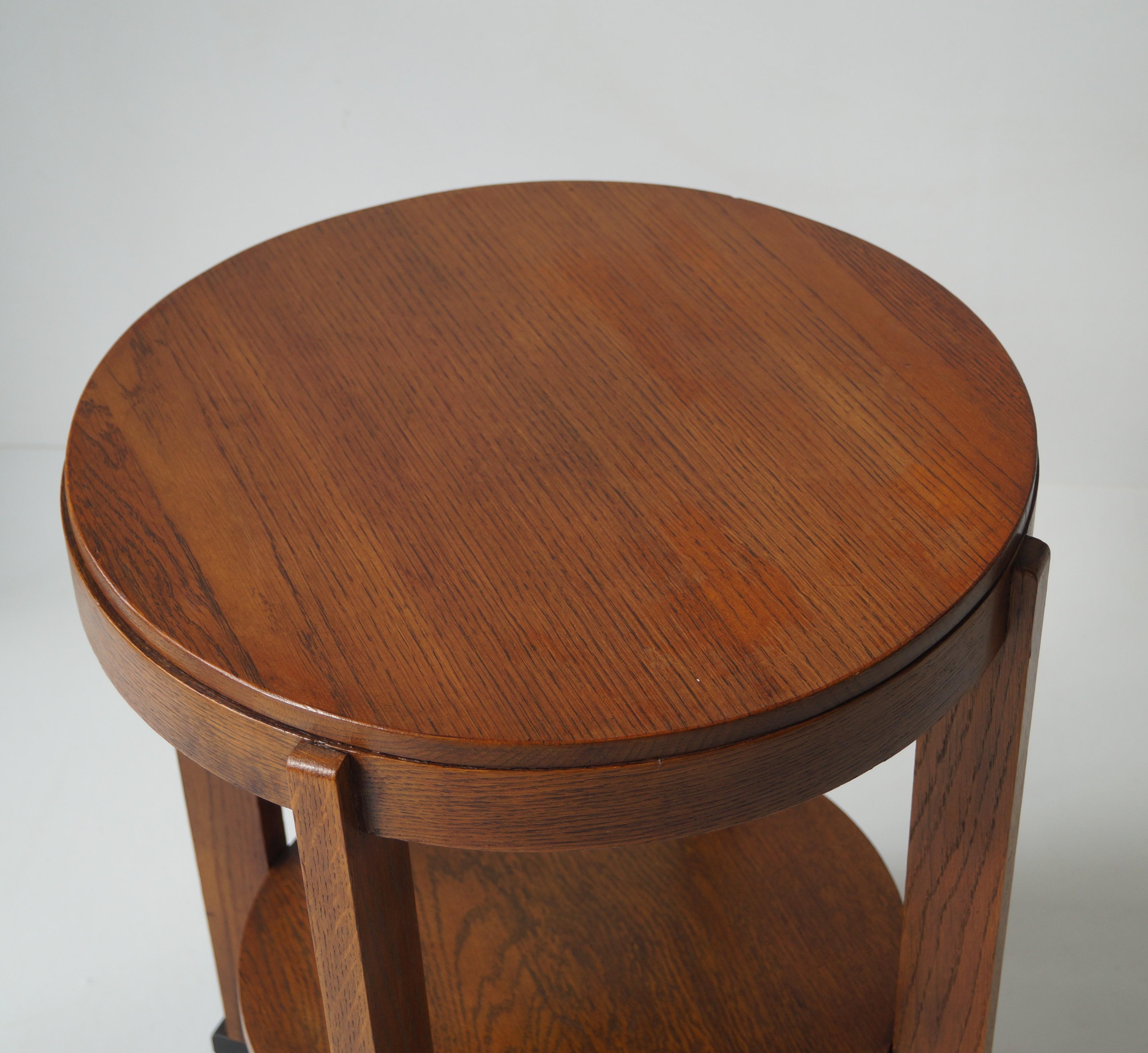 Dutch Art Deco Modernist occasional table in oak, 1920s 5