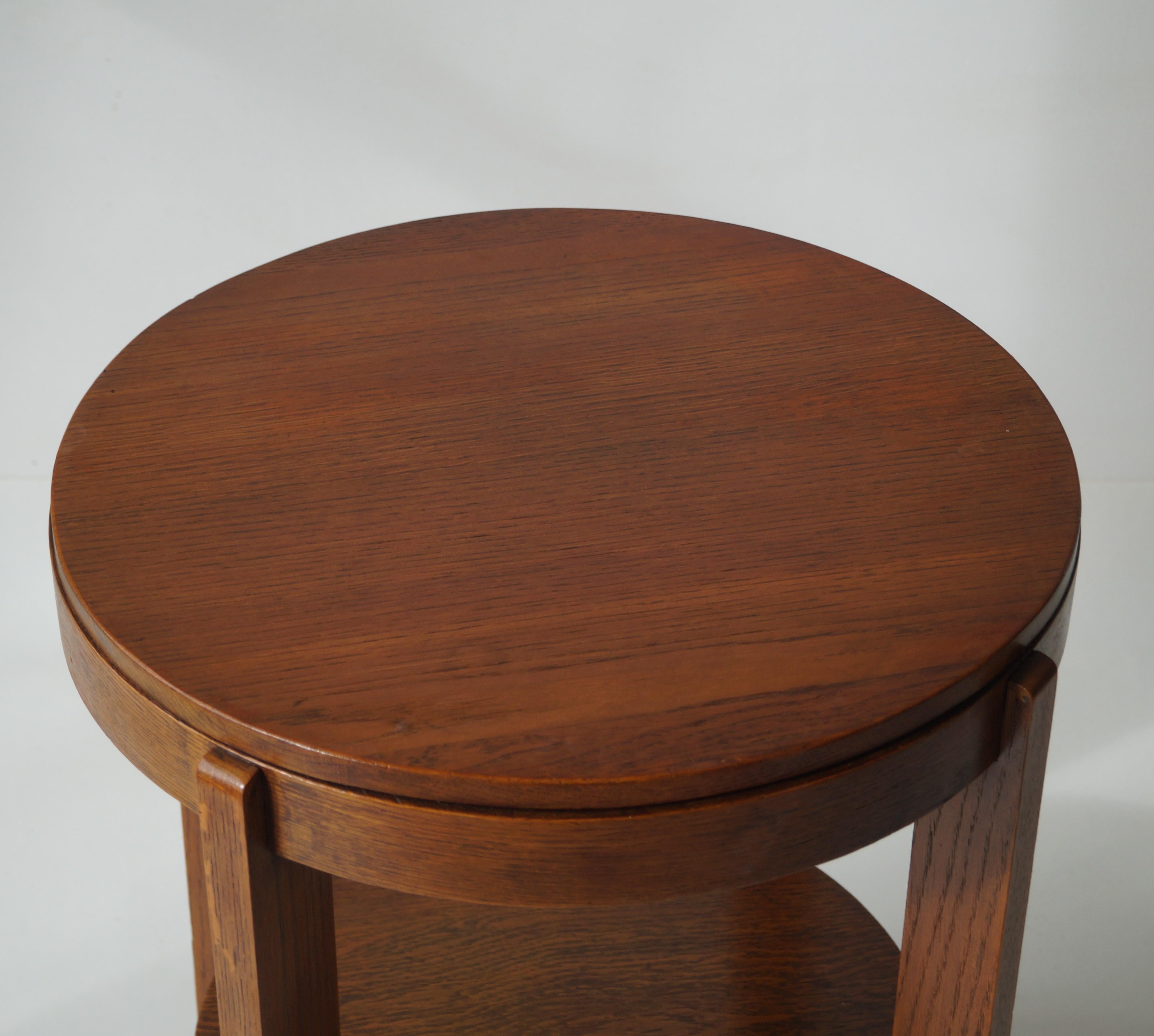Dutch Art Deco Modernist occasional table in oak, 1920s 6