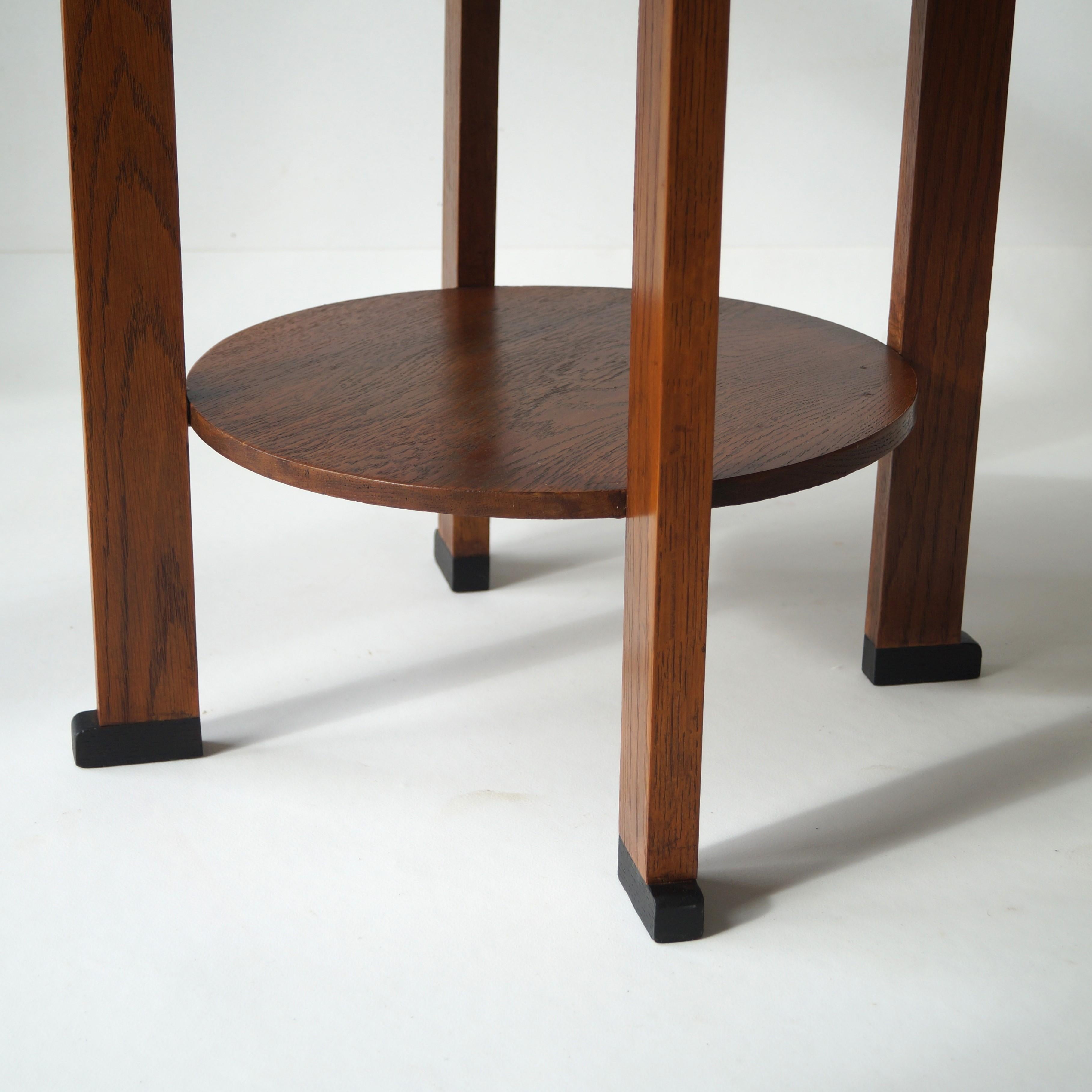 Dutch Art Deco Modernist occasional table in oak, 1920s 8