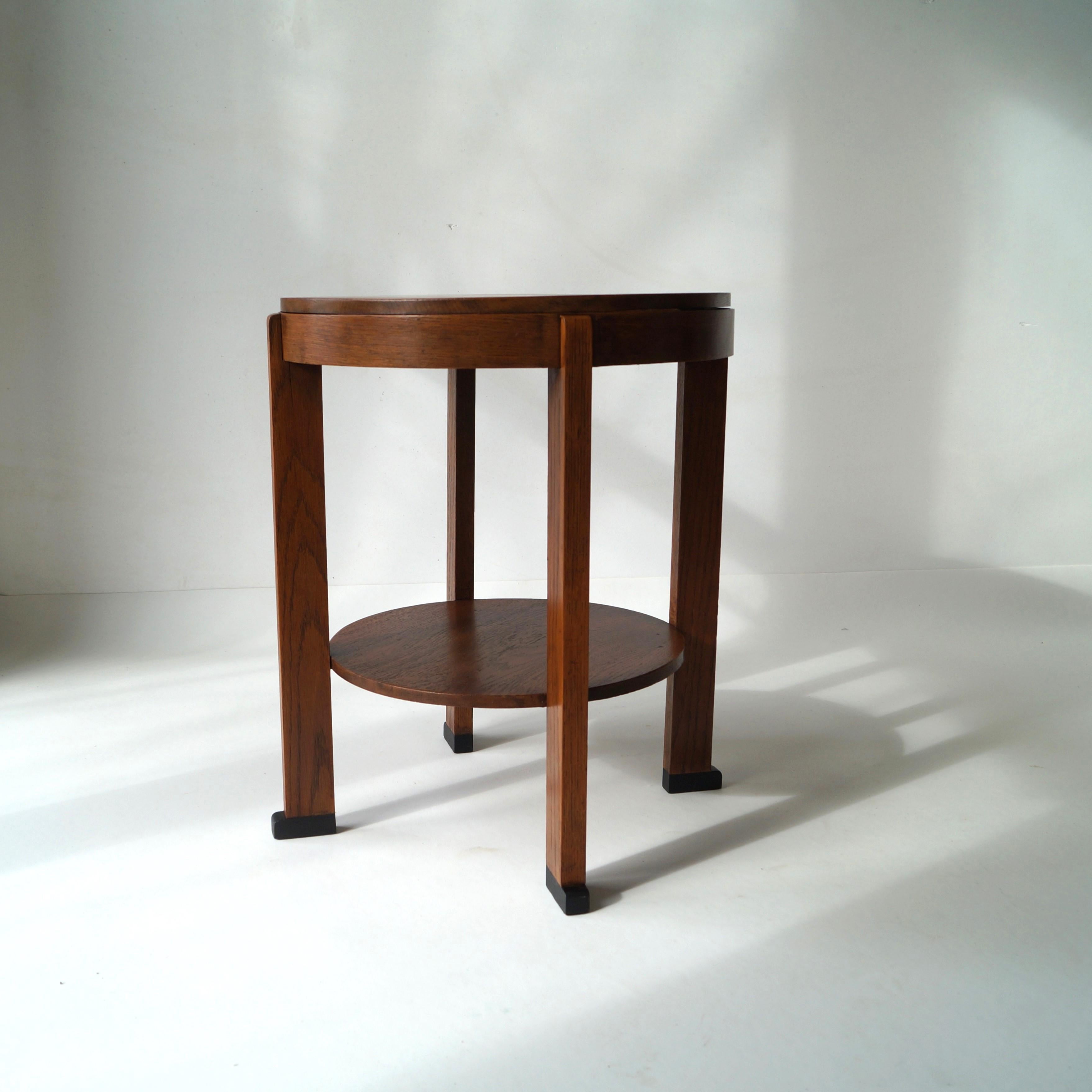 Dutch Art Deco Modernist occasional table in oak, 1920s 10