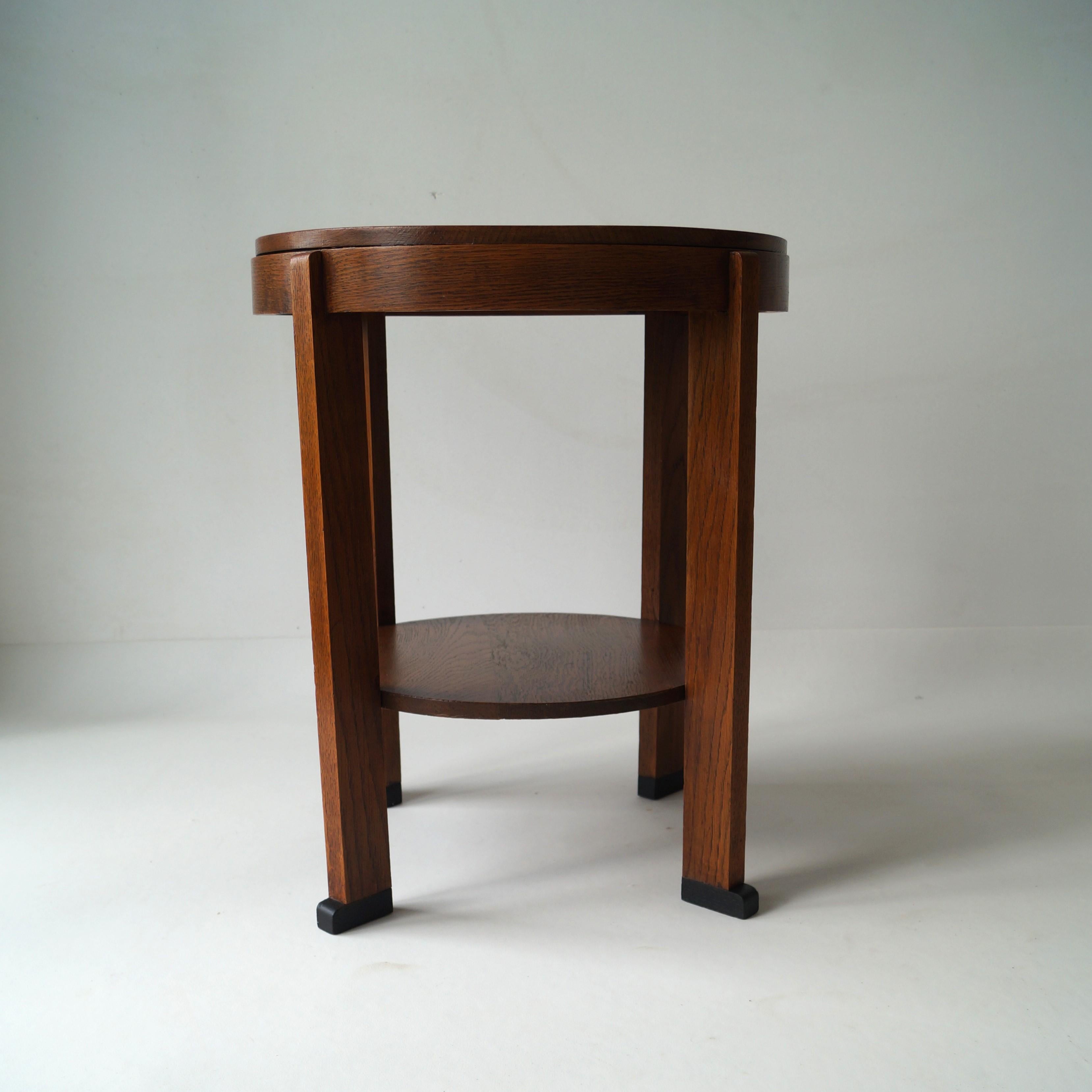 Dutch Art Deco Modernist occasional table in oak, 1920s 12