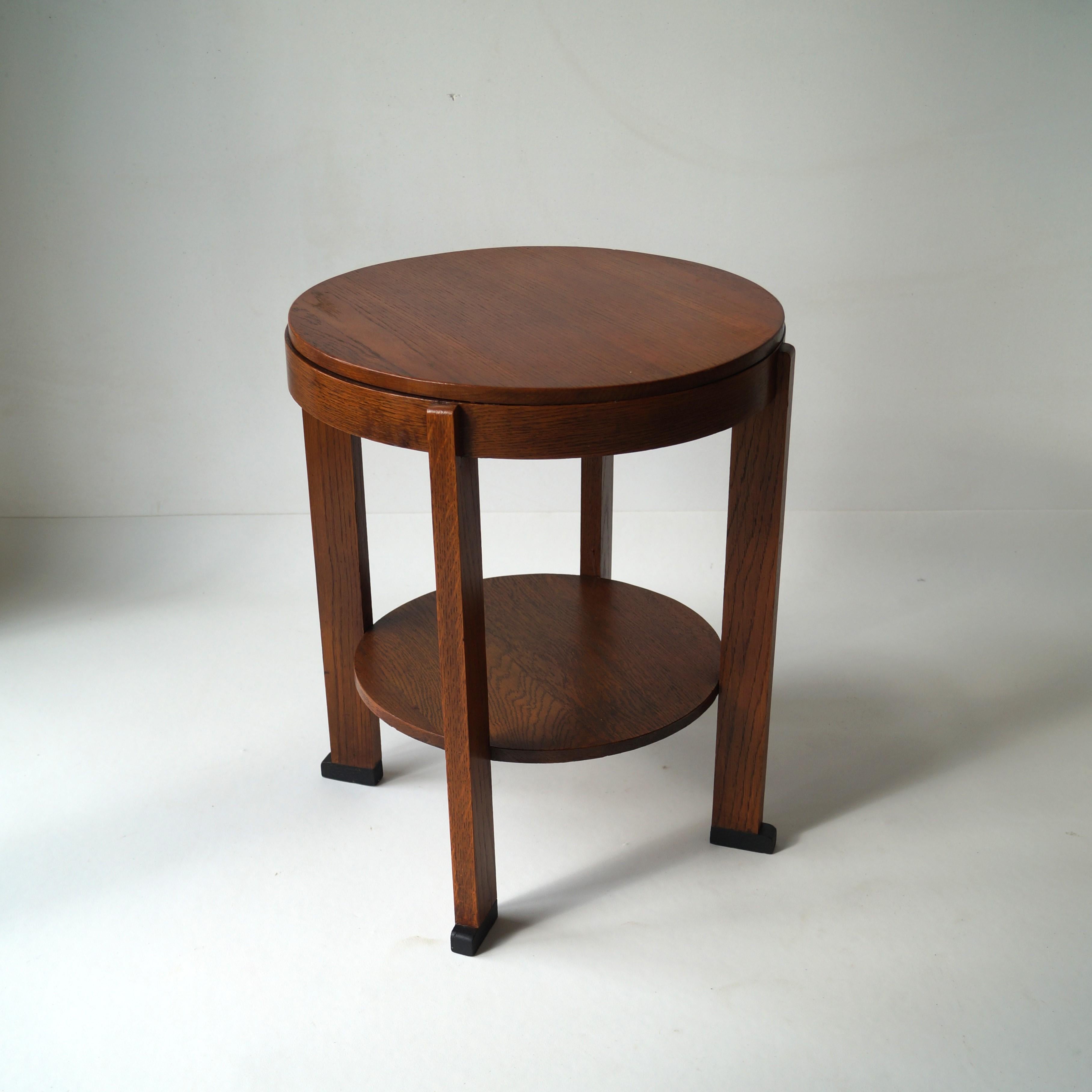 Oak Dutch Art Deco Modernist occasional table in oak, 1920s