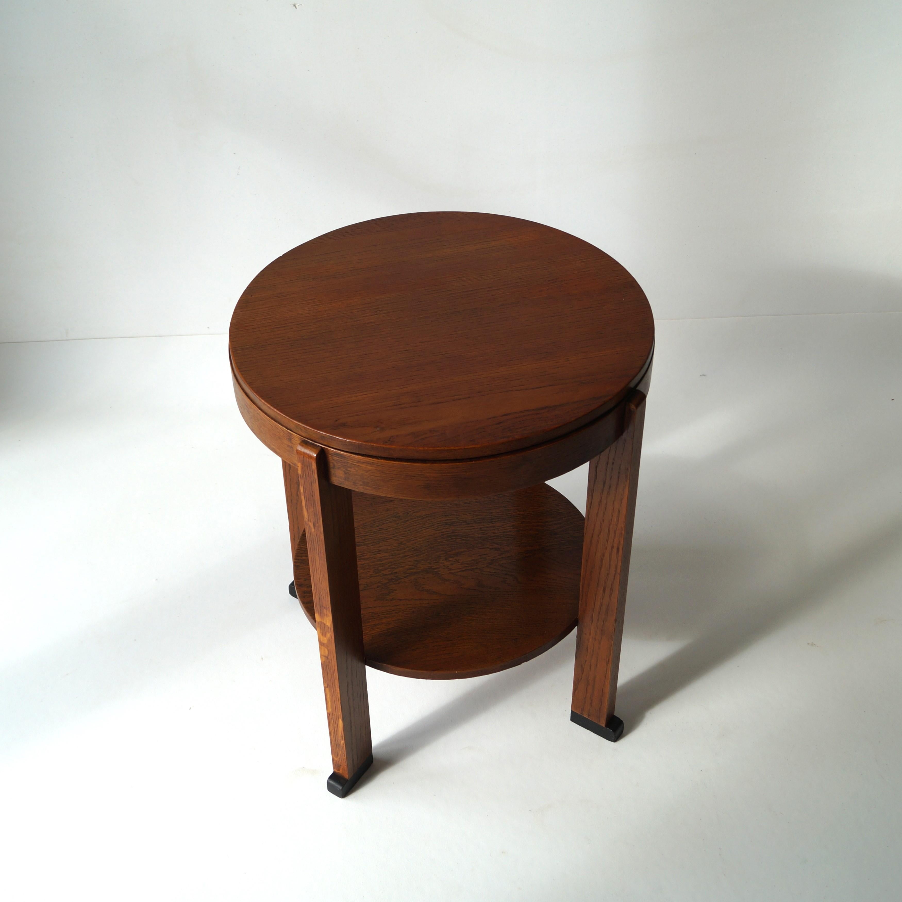 Dutch Art Deco Modernist occasional table in oak, 1920s 2