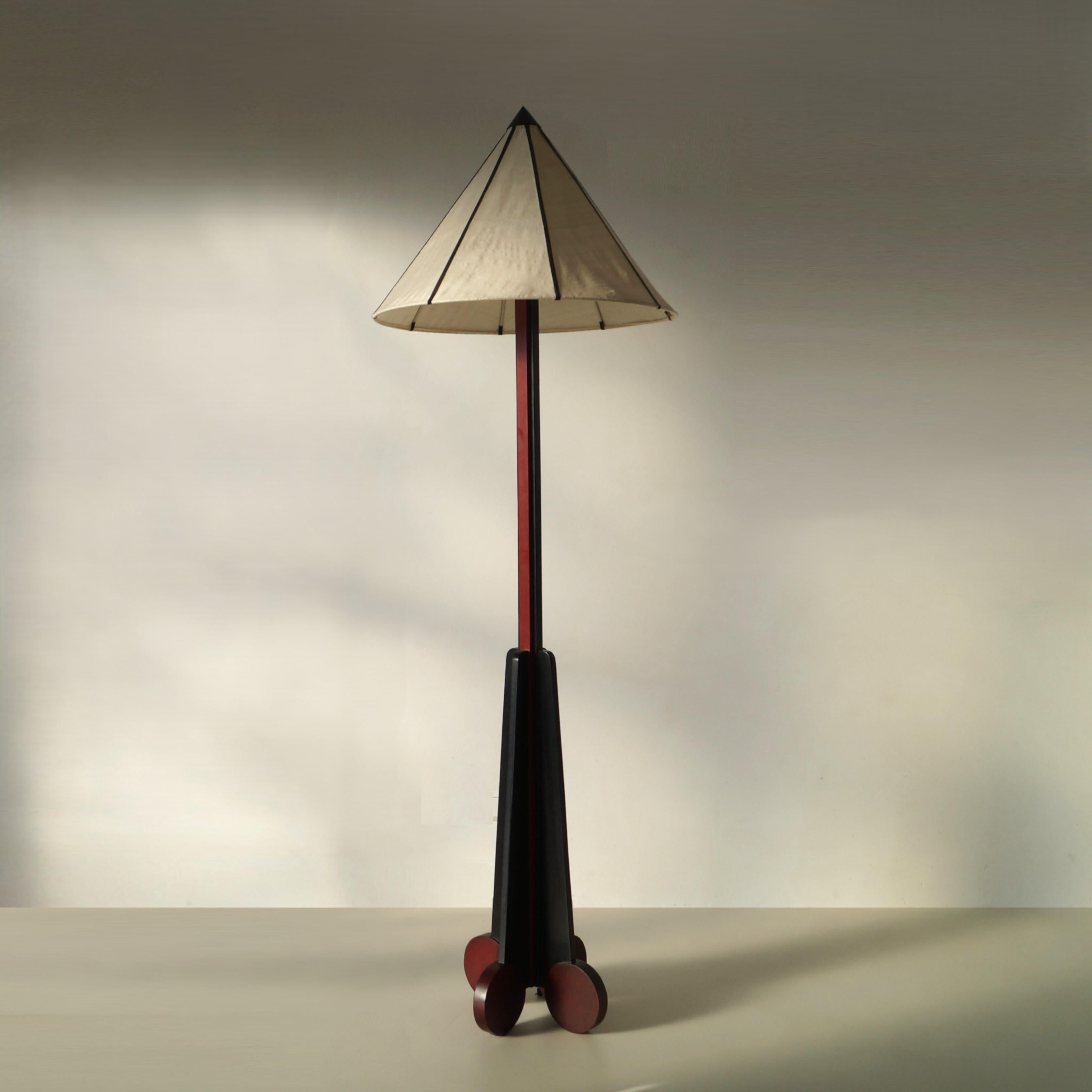 A Dutch Art Deco 1920s floorlamp with a rare design, a one-off, and certainly very unique. The shaft has a characteristic Amsterdam School design and is painted red and black, the feet are in the shape of wheels. Together with the handmade silk