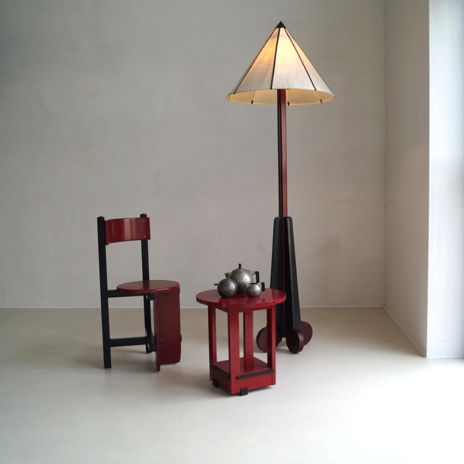 Amsterdam School Dutch Art Deco modernist red and black floor lamp, 1920s