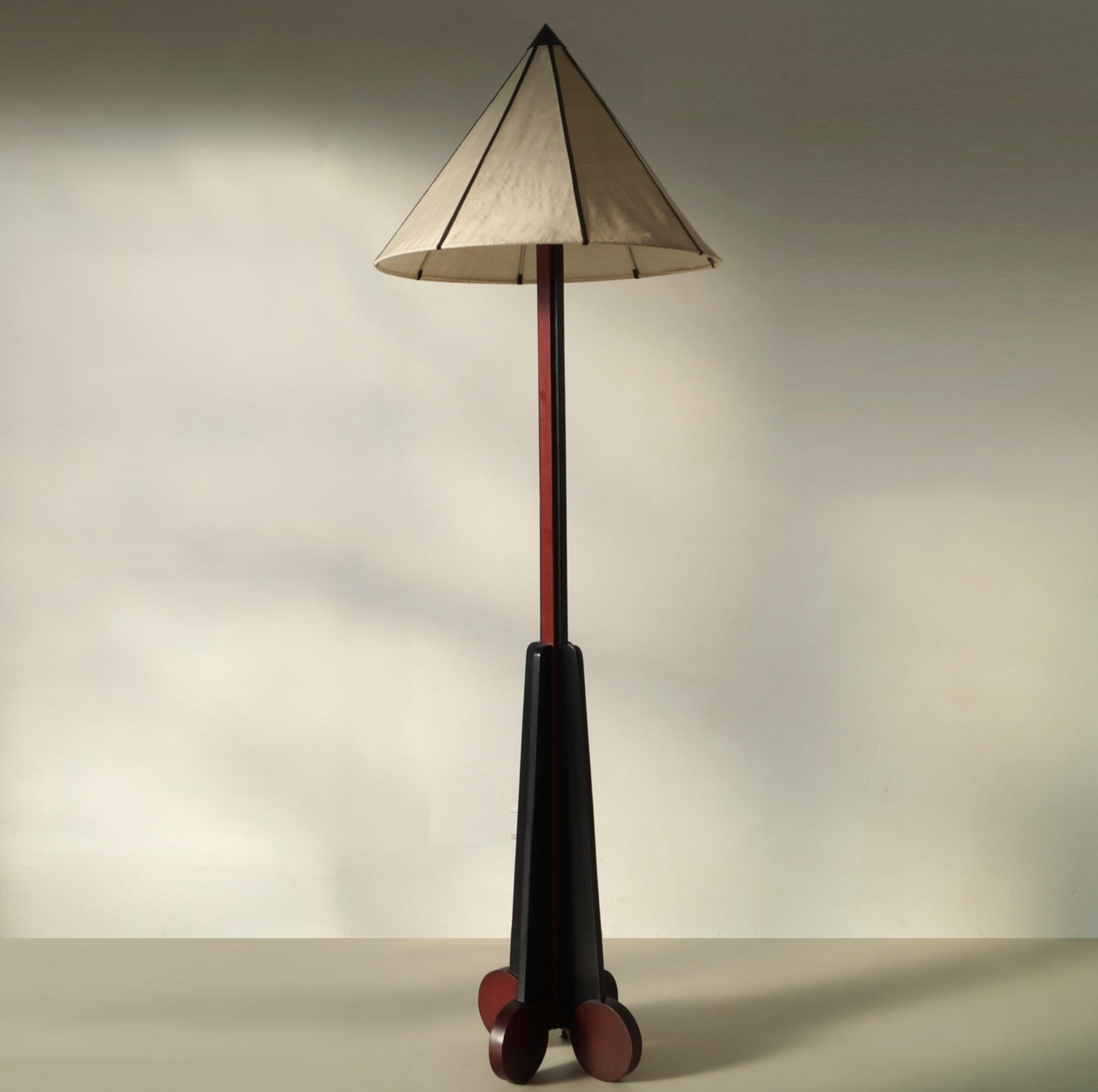 Dutch Art Deco modernist red and black floor lamp, 1920s In Good Condition In EVERDINGEN, NL