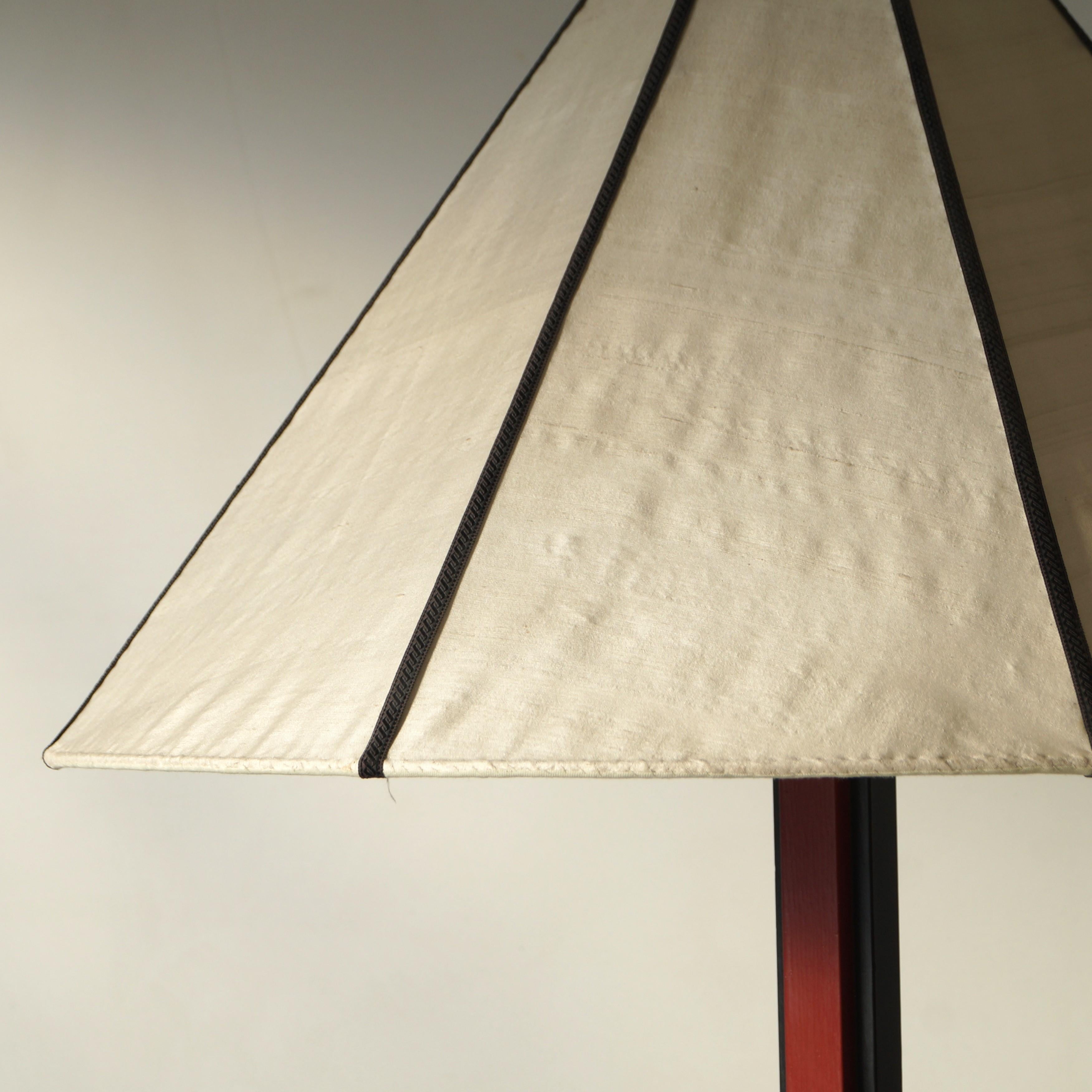 Oak Dutch Art Deco modernist red and black floor lamp, 1920s