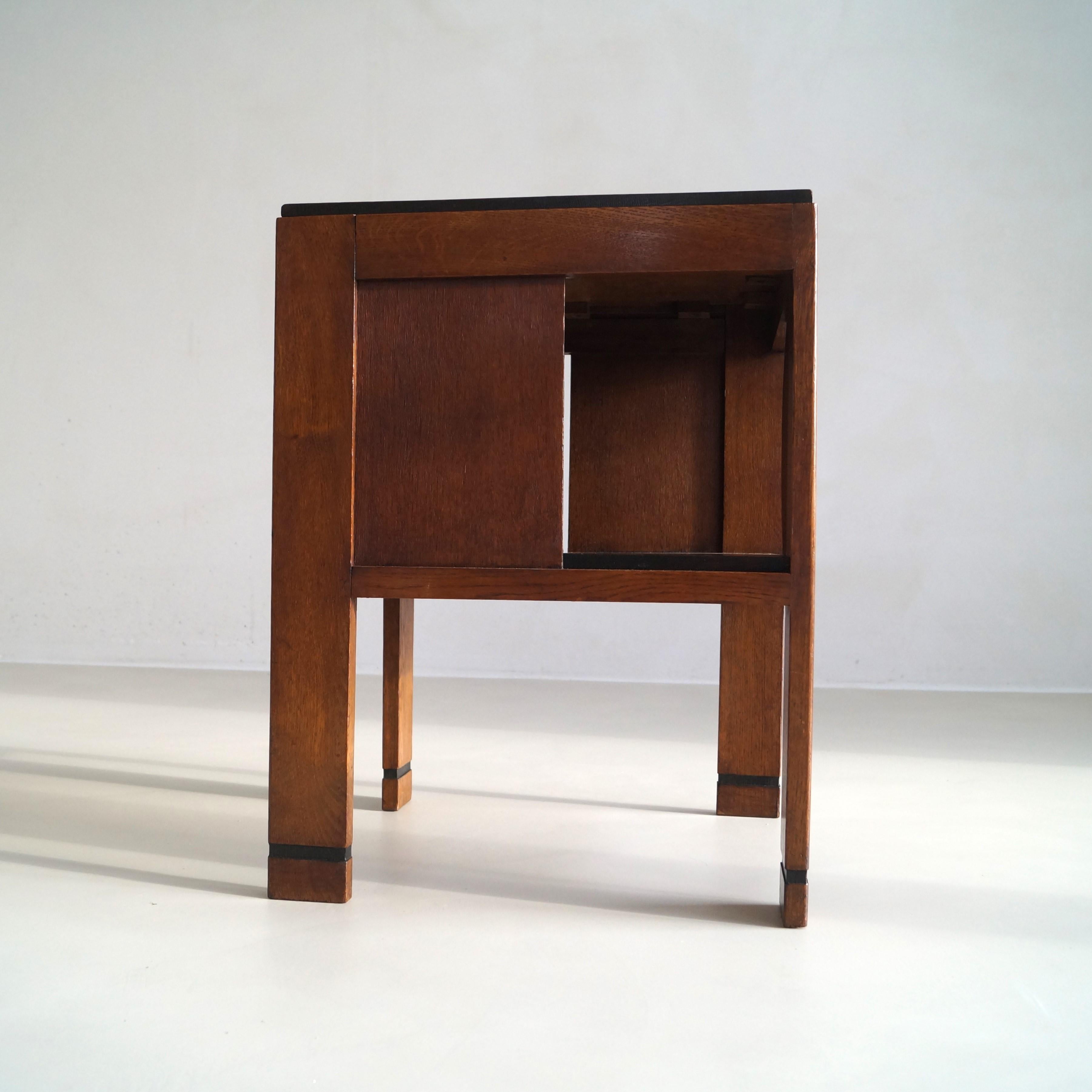 Oak Dutch Art Deco modernist square occasional table, 1920s