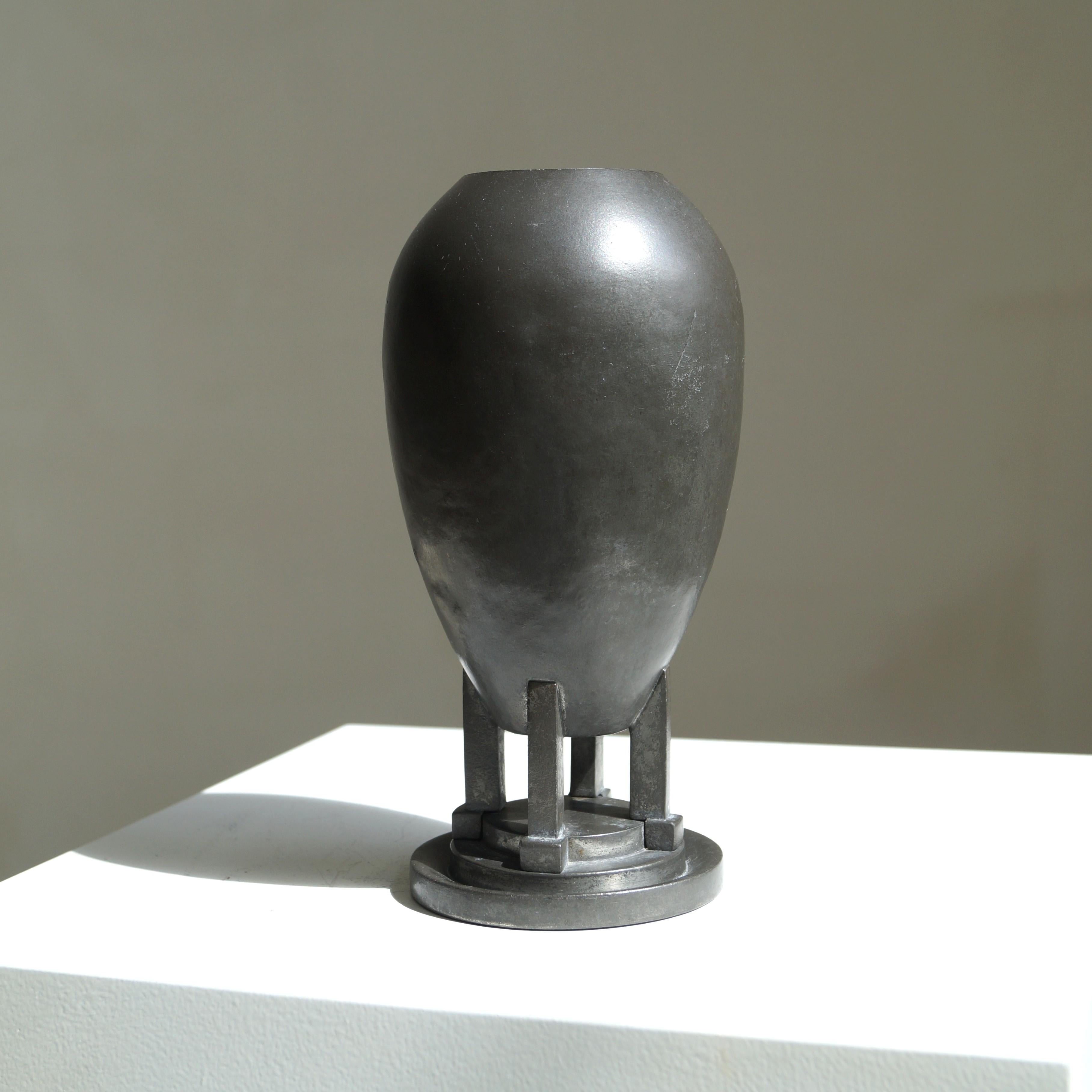 Dutch Art Deco modernist vase by Daalderop, 1920s 7