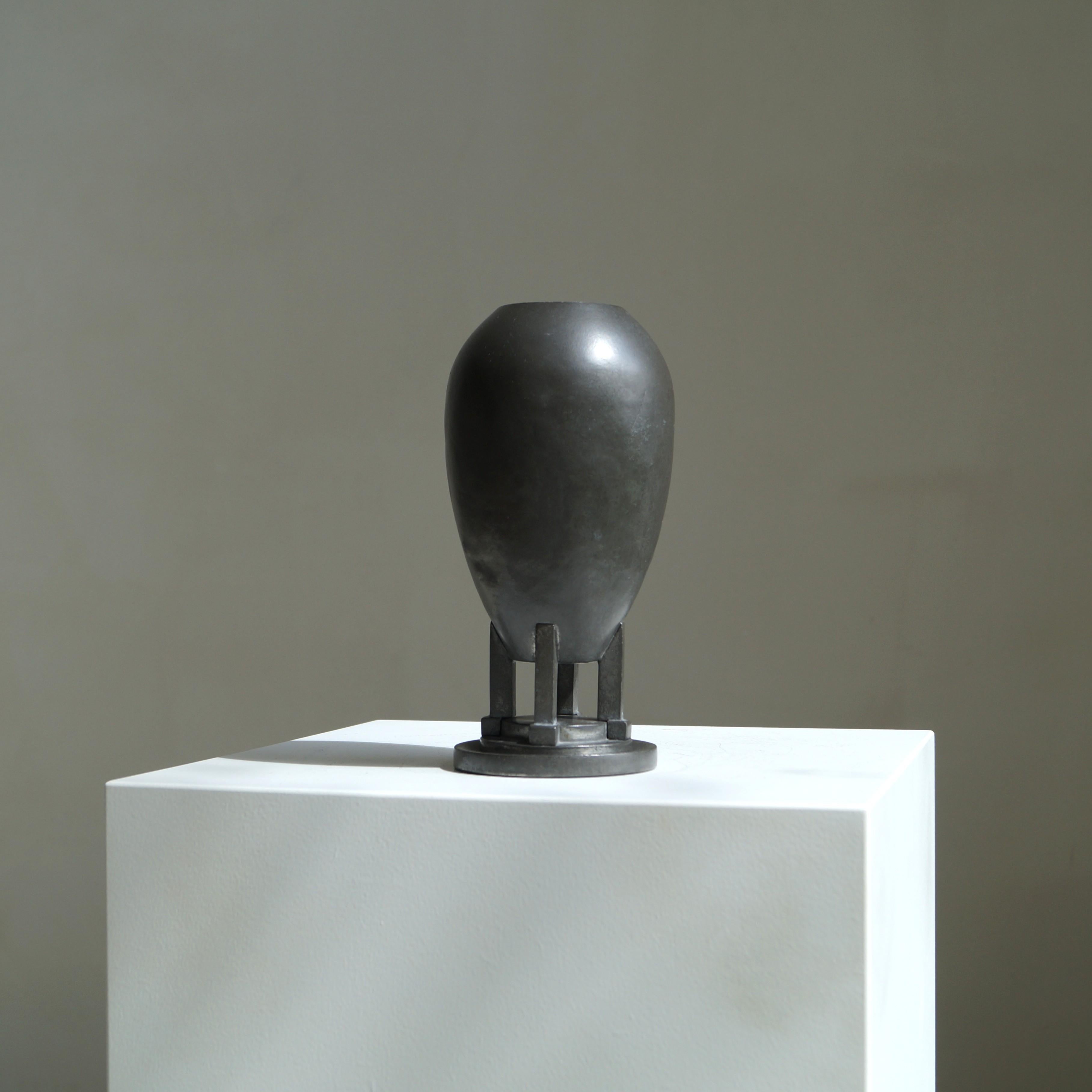 Dutch Art Deco modernist vase by Daalderop, 1920s 8