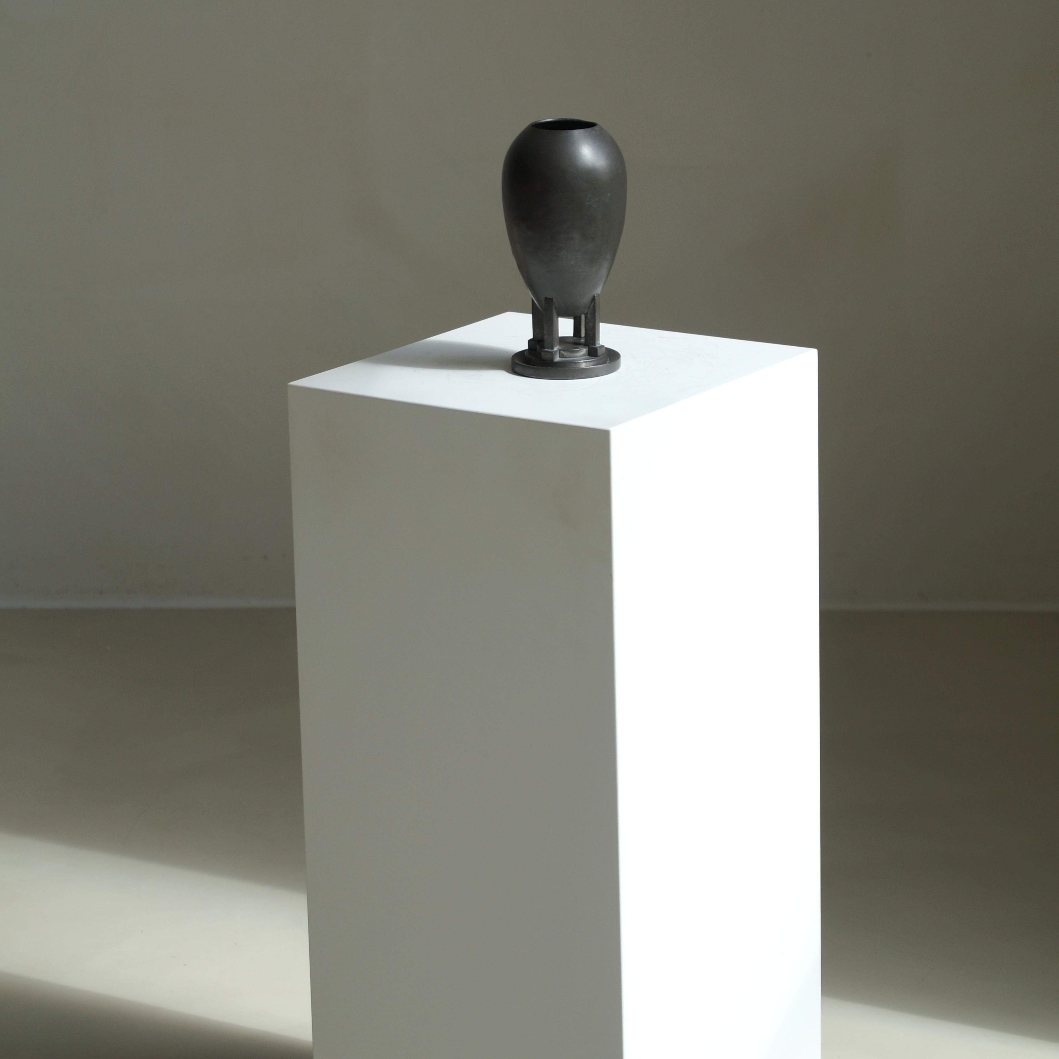 Dutch Art Deco modernist vase by Daalderop, 1920s 10