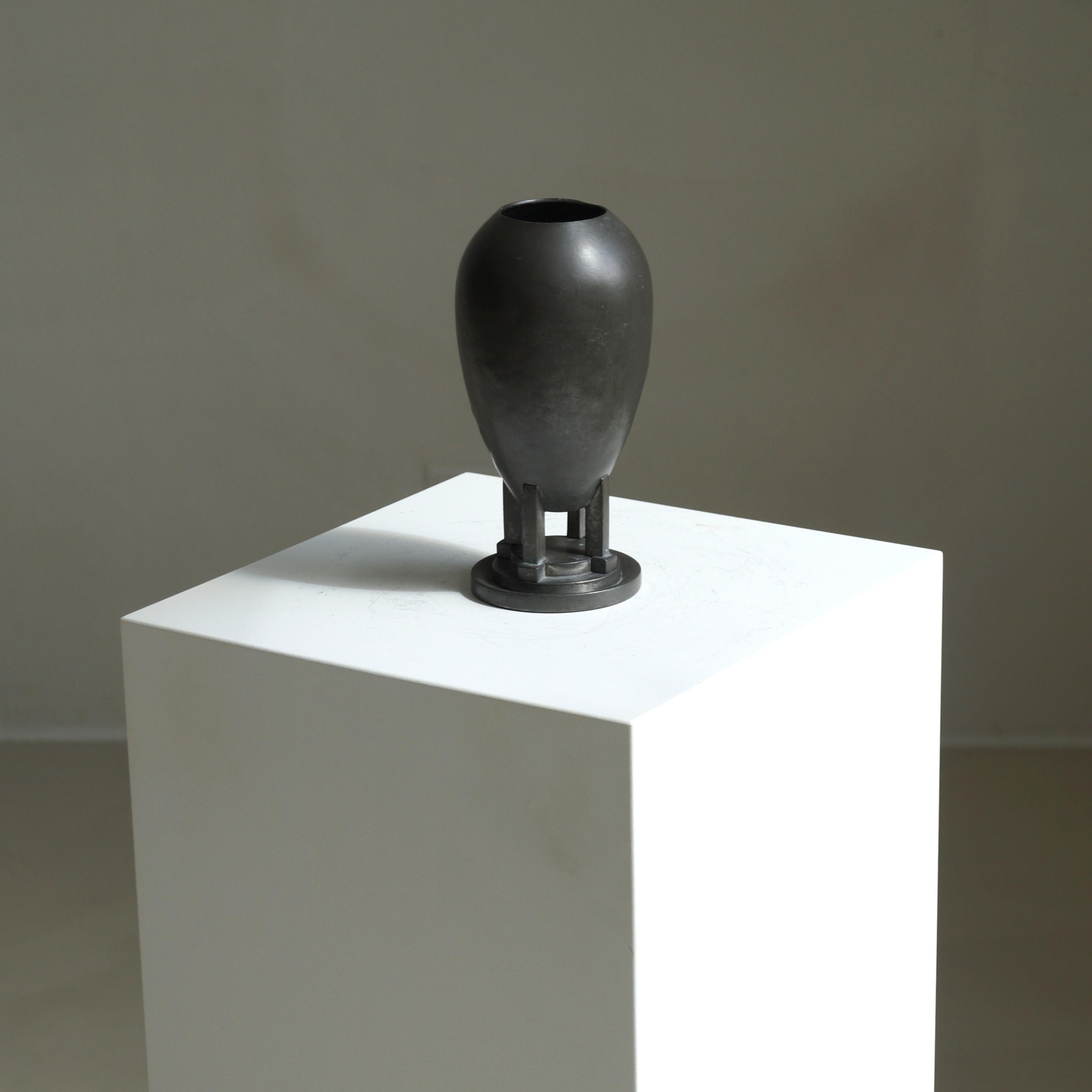 Dutch Art Deco modernist vase by Daalderop, 1920s 11
