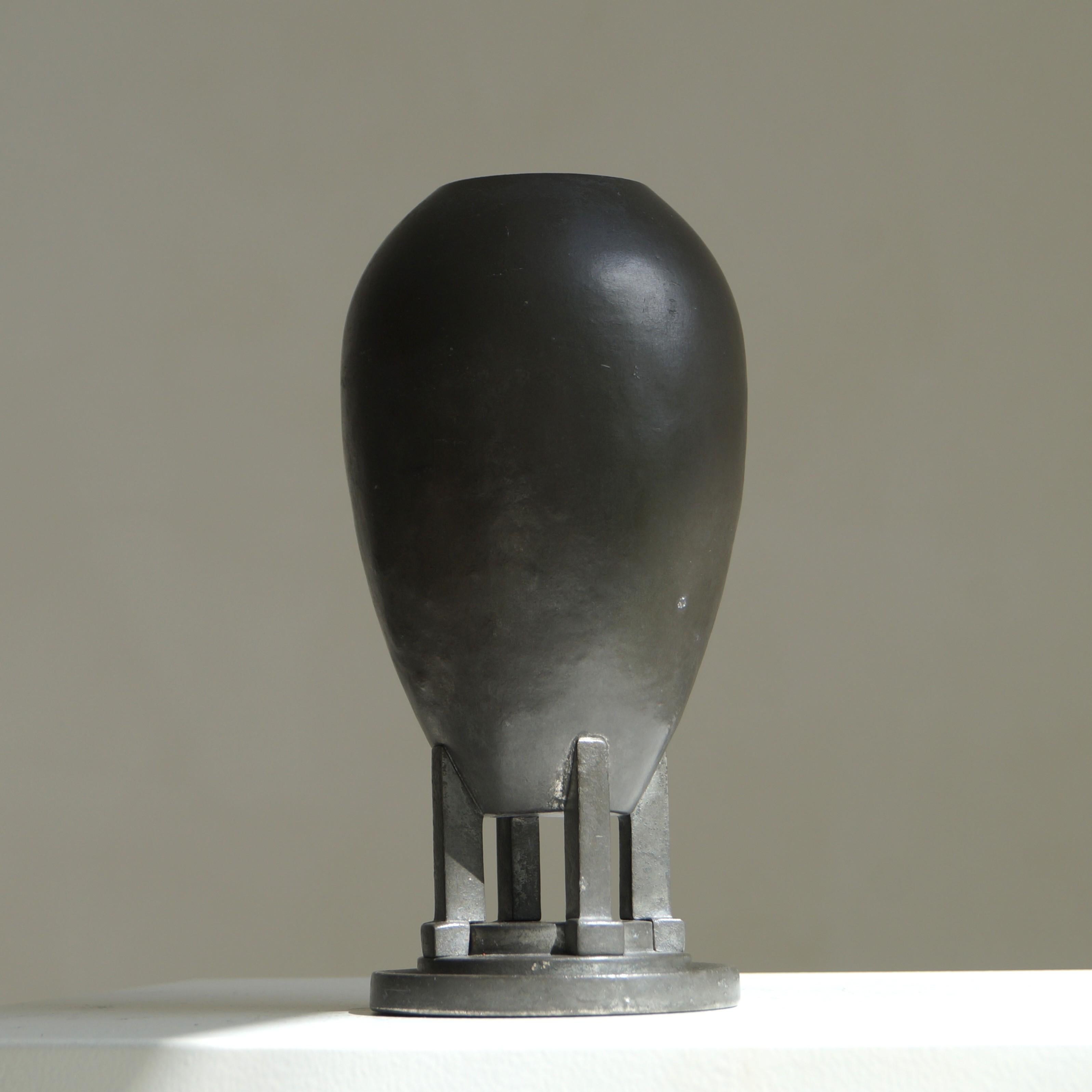 Dutch Art Deco modernist vase by Daalderop, 1920s 1
