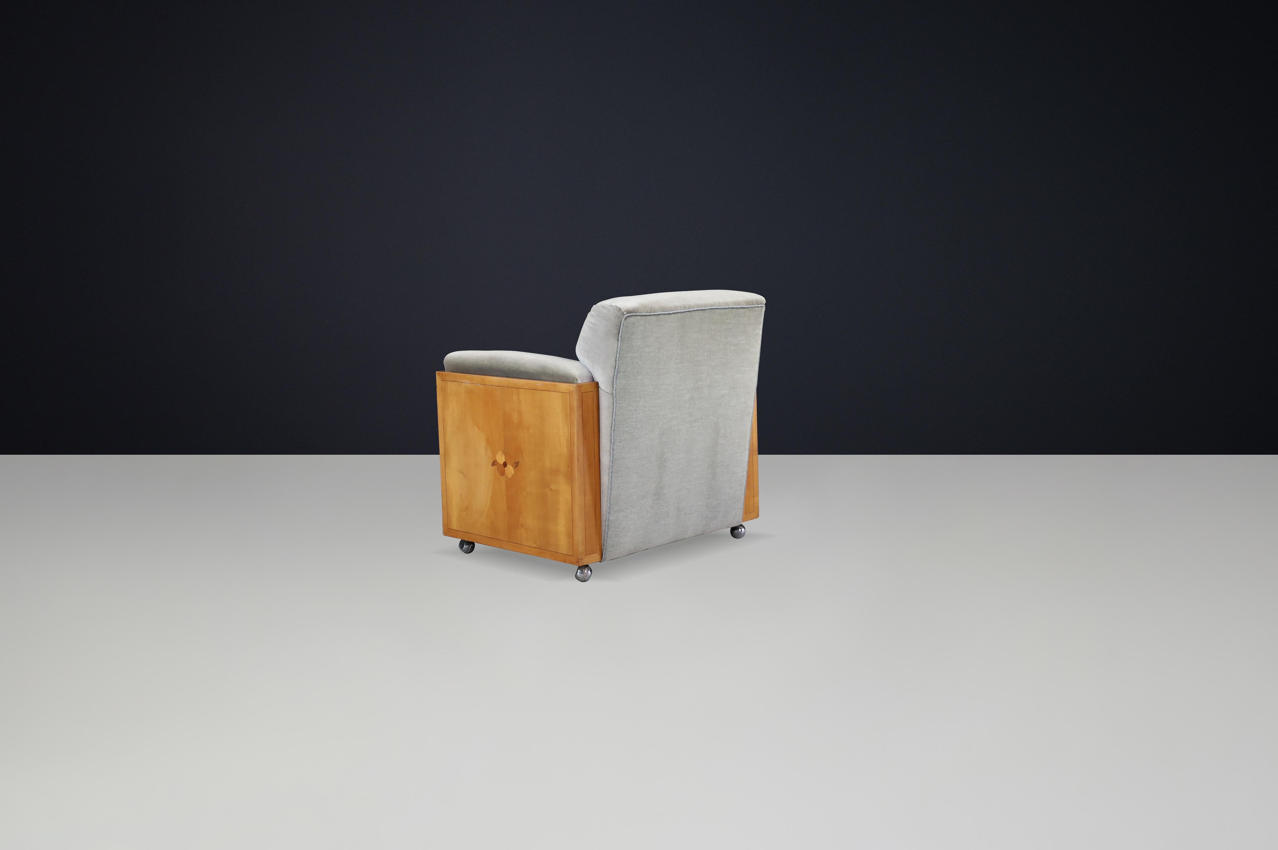 Dutch Art Deco Oak Armchair with Inlaid Motif and Original Grey Velvet, 1930s For Sale 2