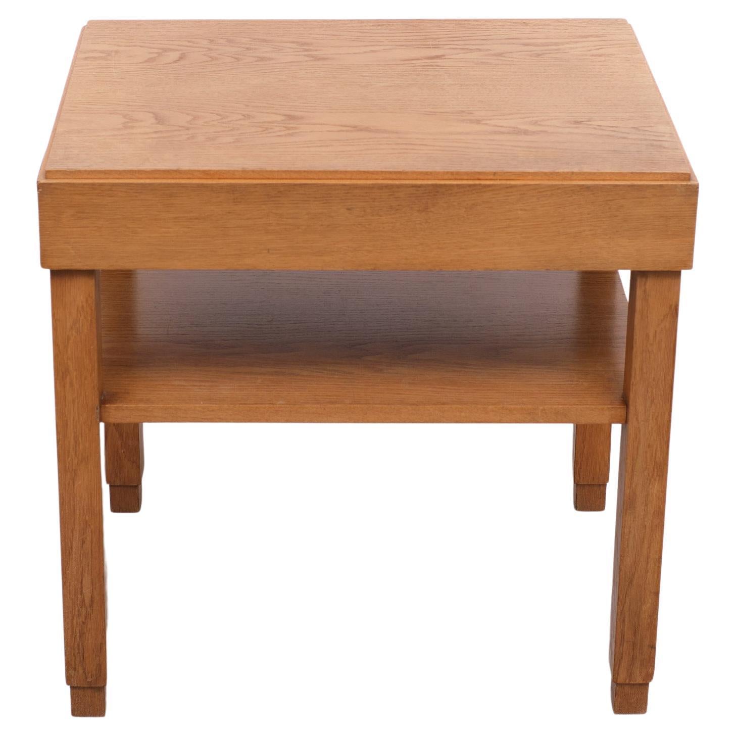 Very nice minimalist two tier side table. Executed in Oak. Minimalist Dutch Art Deco, This style furniture also called Amsterdamse School or Haagse School.
 