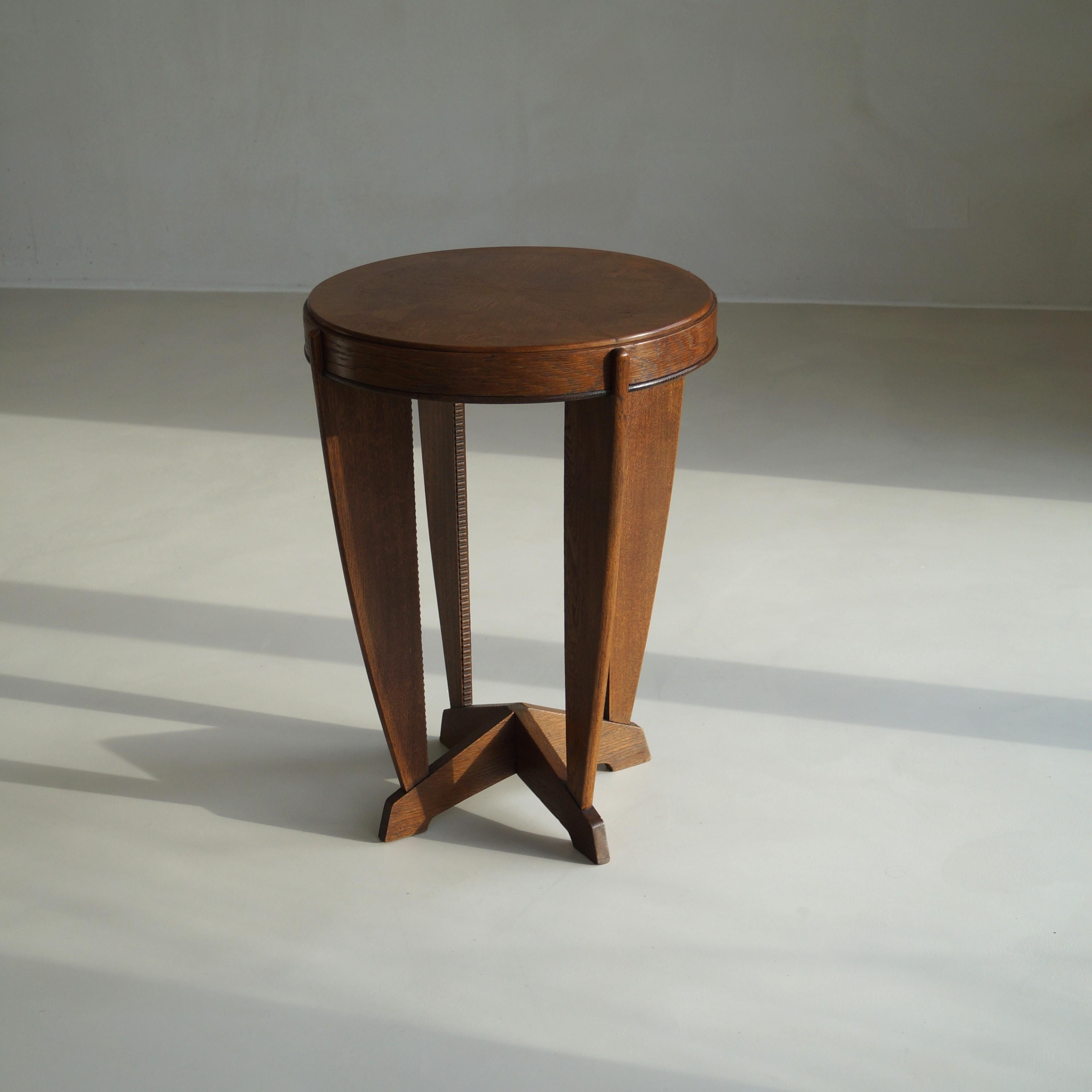 Table d'appoint ou guéridon Art déco hollandais en Oak, années 1920 en vente 3