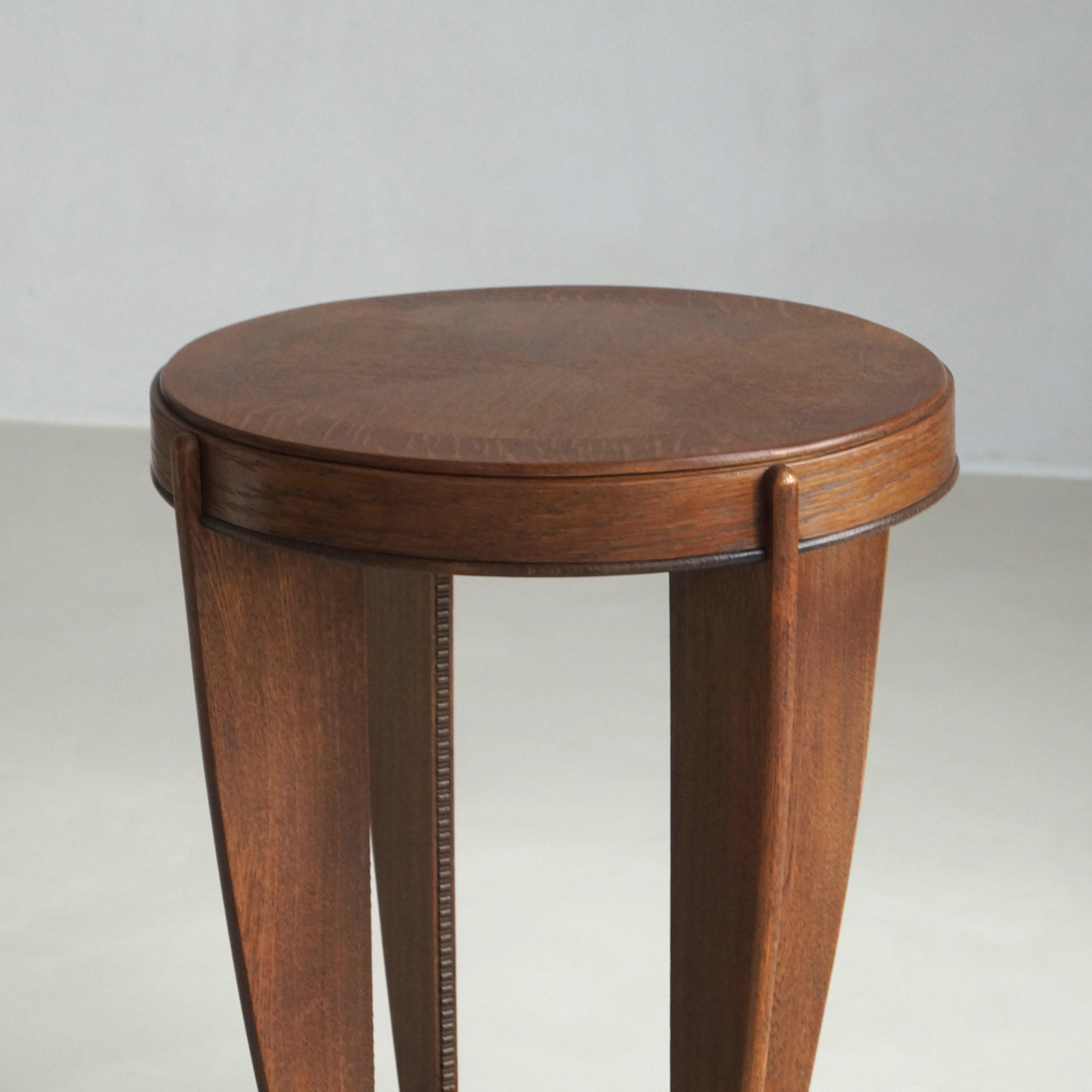 Table d'appoint ou guéridon Art déco hollandais en Oak, années 1920 en vente 4