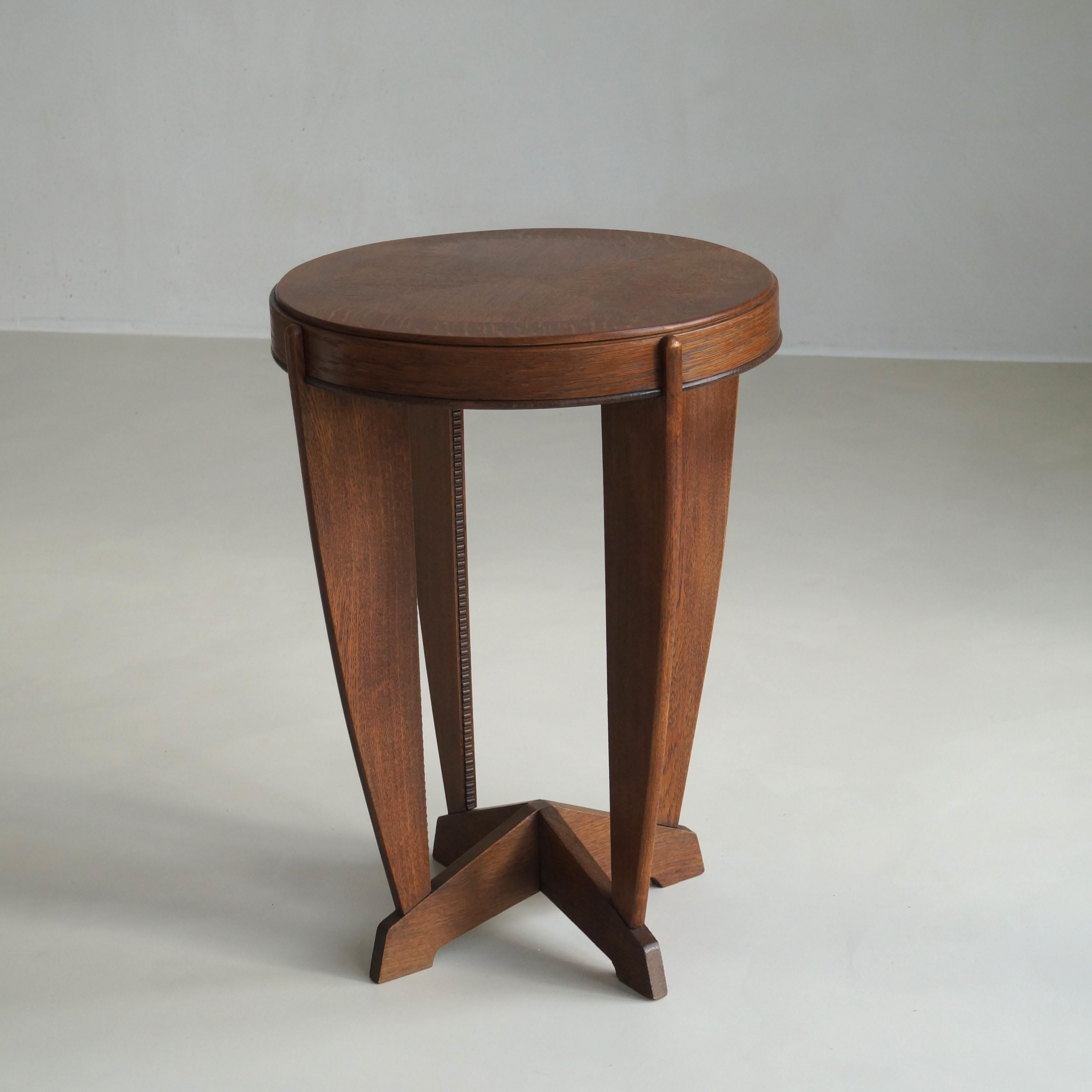 Table d'appoint ou guéridon Art déco hollandais en Oak, années 1920 en vente 1