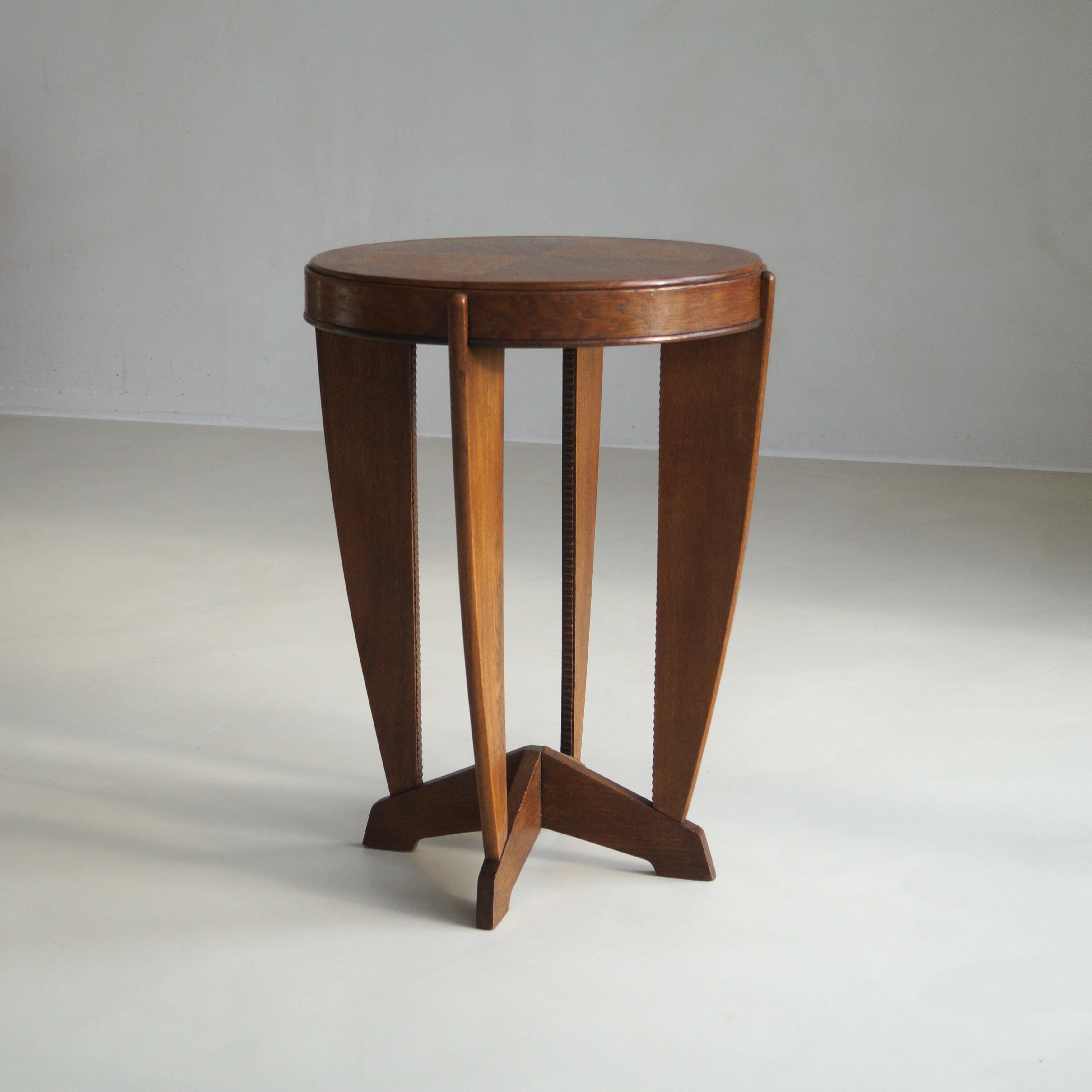 Table d'appoint ou guéridon Art déco hollandais en Oak, années 1920 en vente 2