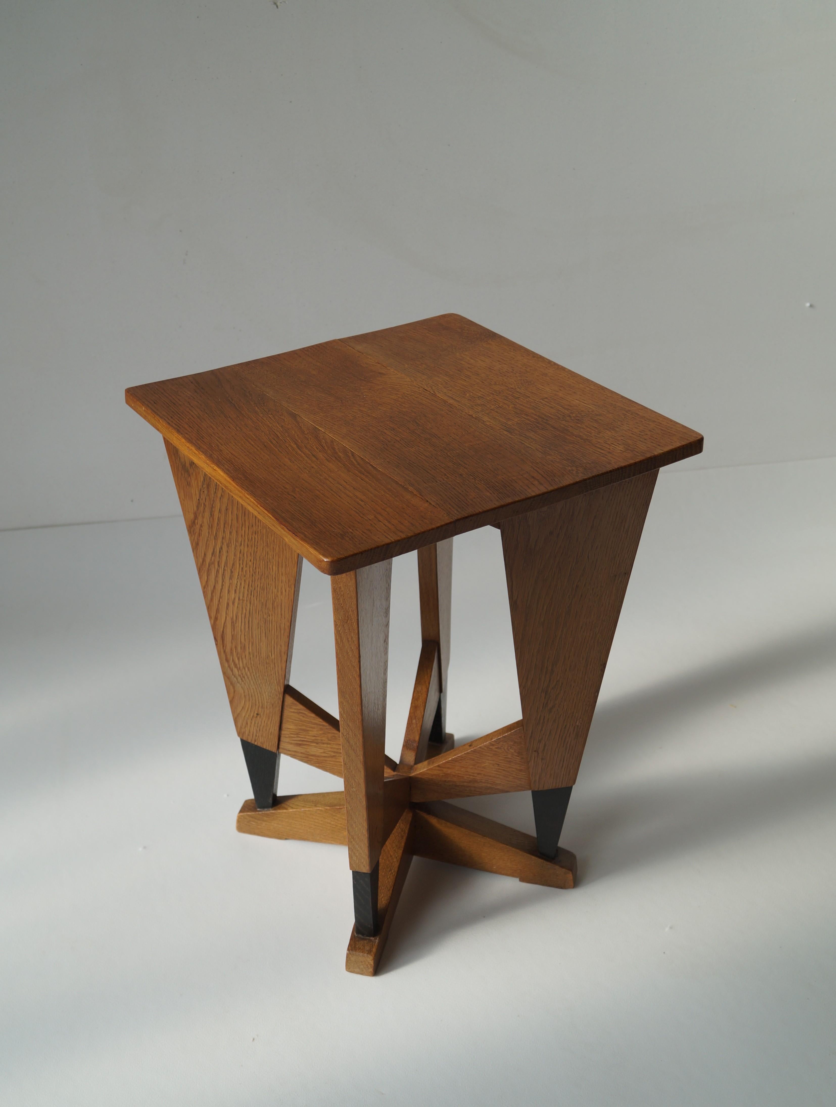 Architectural and eye catching occasional table from the Dutch Art Deco era, 1920s. Designed by P.E.L. Izeren for De Genneper Molen. 
The table has a modernist or ''Haagse School'' design.  This modestly sized table with its intricate designed