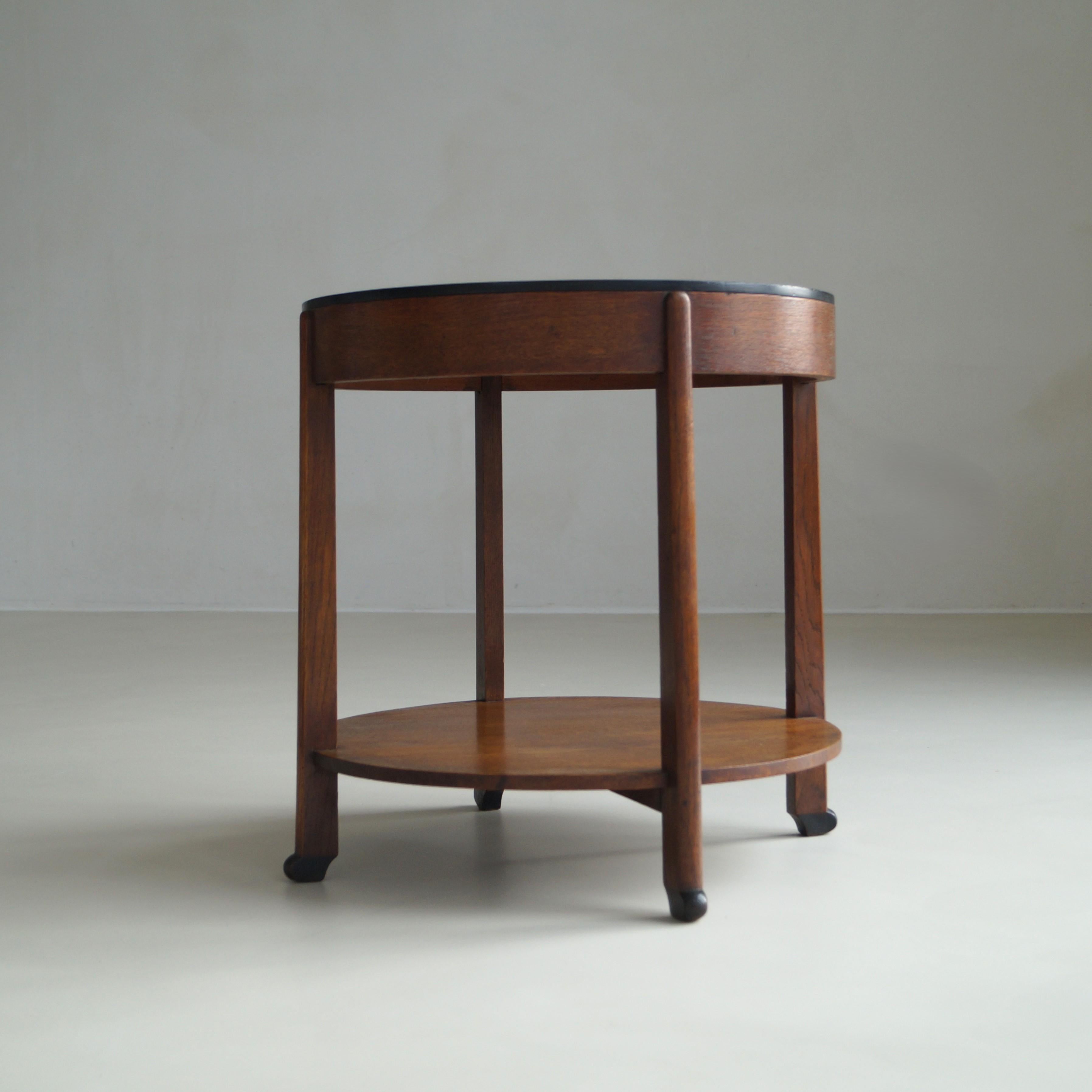 Dutch Art Deco occasional table by Willem Penaat for Metz&Co, 1920s In Excellent Condition For Sale In EVERDINGEN, NL