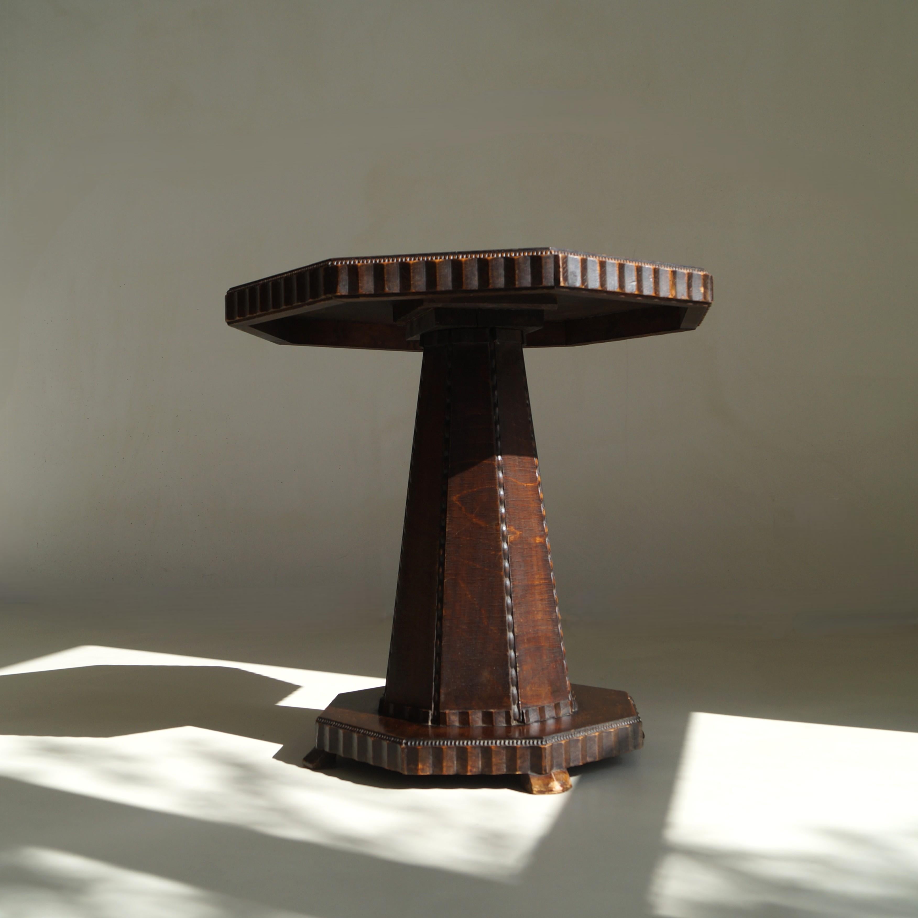 Dutch Art Deco Octagonal Amsterdam School table with a sculptural design, 1920s For Sale 5