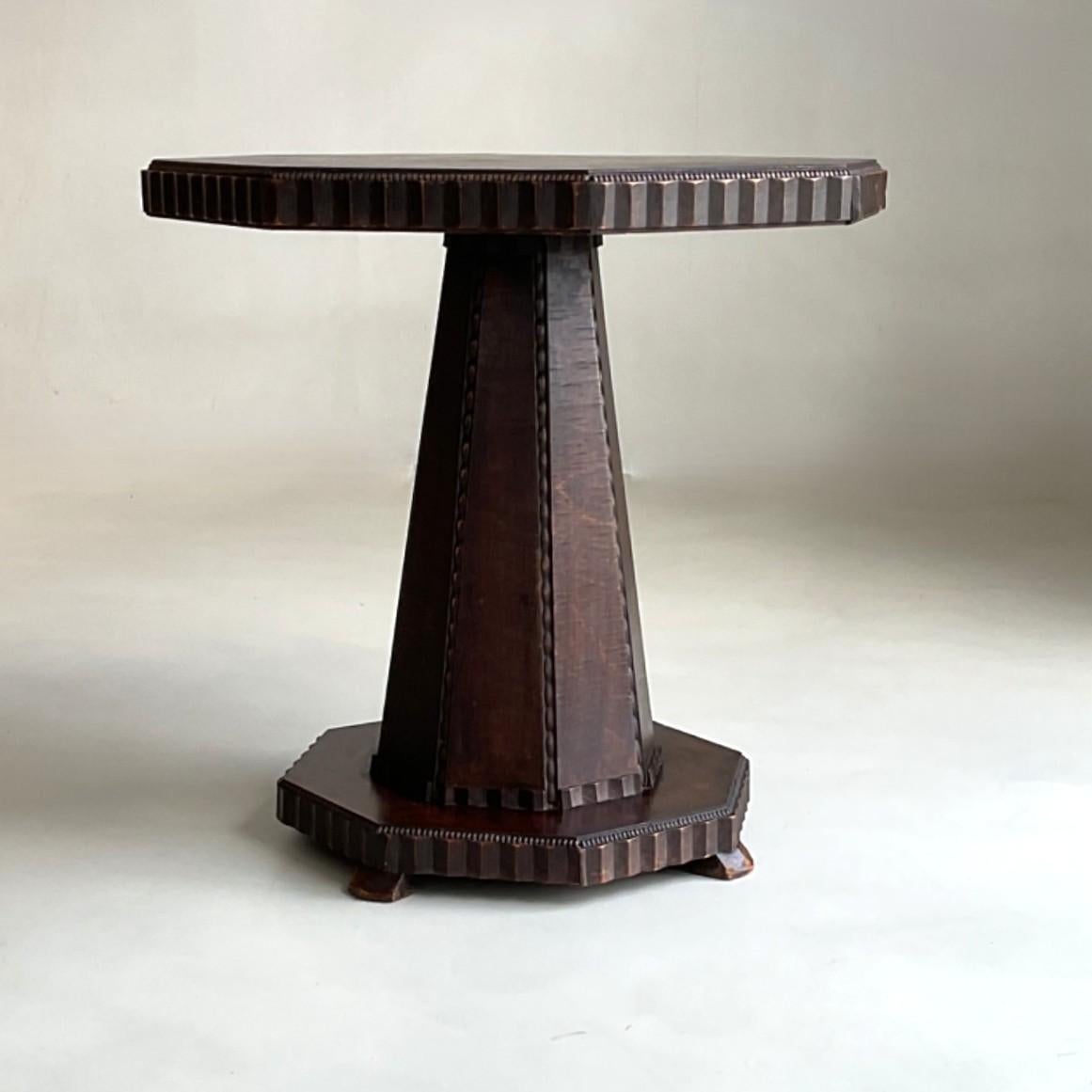Dutch Art Deco Octagonal Amsterdam School table with a sculptural design, 1920s In Good Condition For Sale In EVERDINGEN, NL