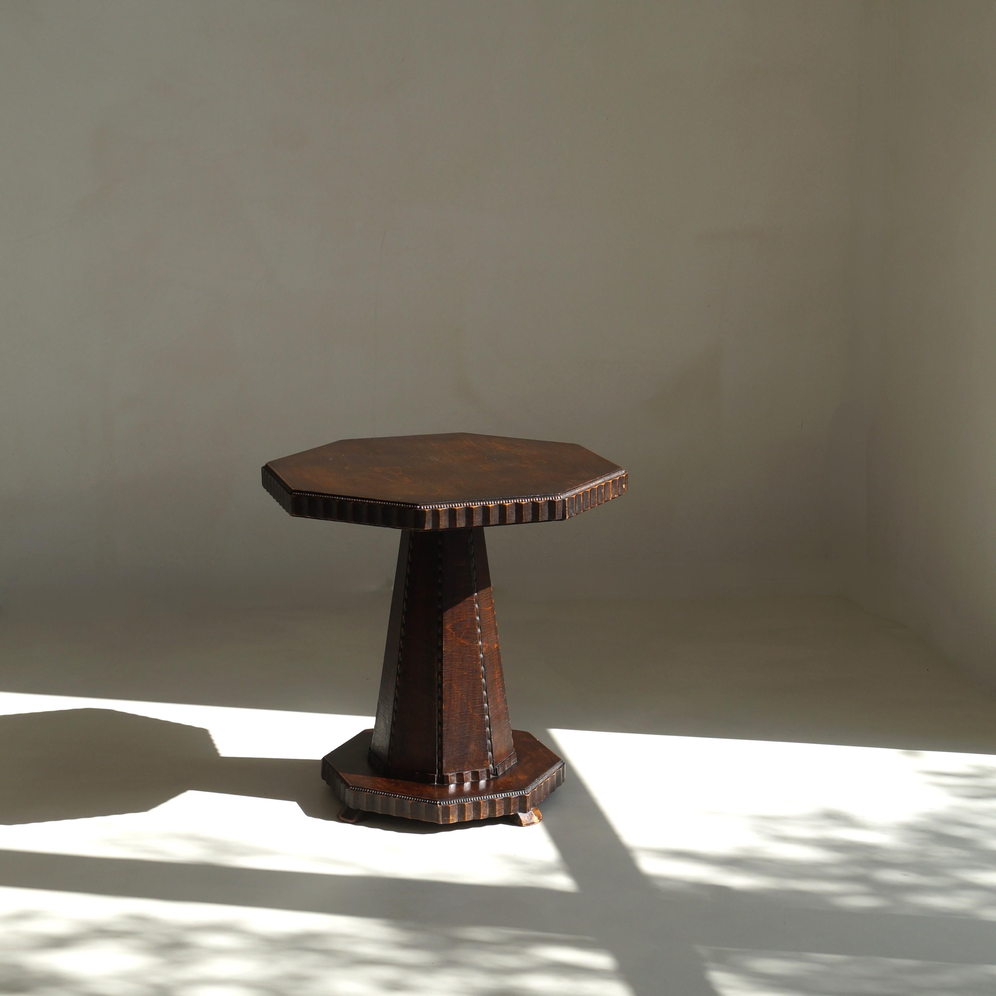 Dutch Art Deco Octagonal Amsterdam School table with a sculptural design, 1920s For Sale 1