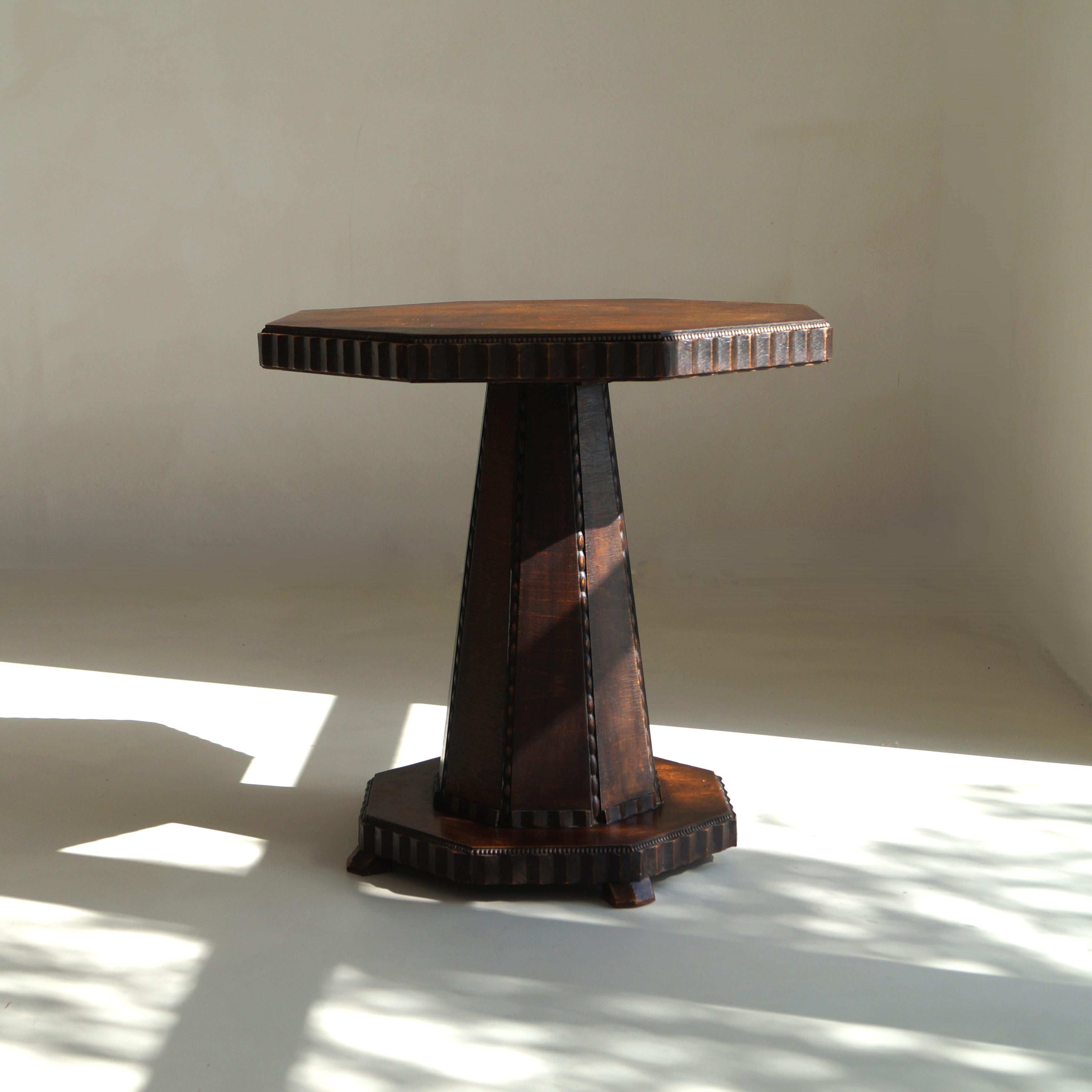 Dutch Art Deco Octagonal Amsterdam School table with a sculptural design, 1920s For Sale 3
